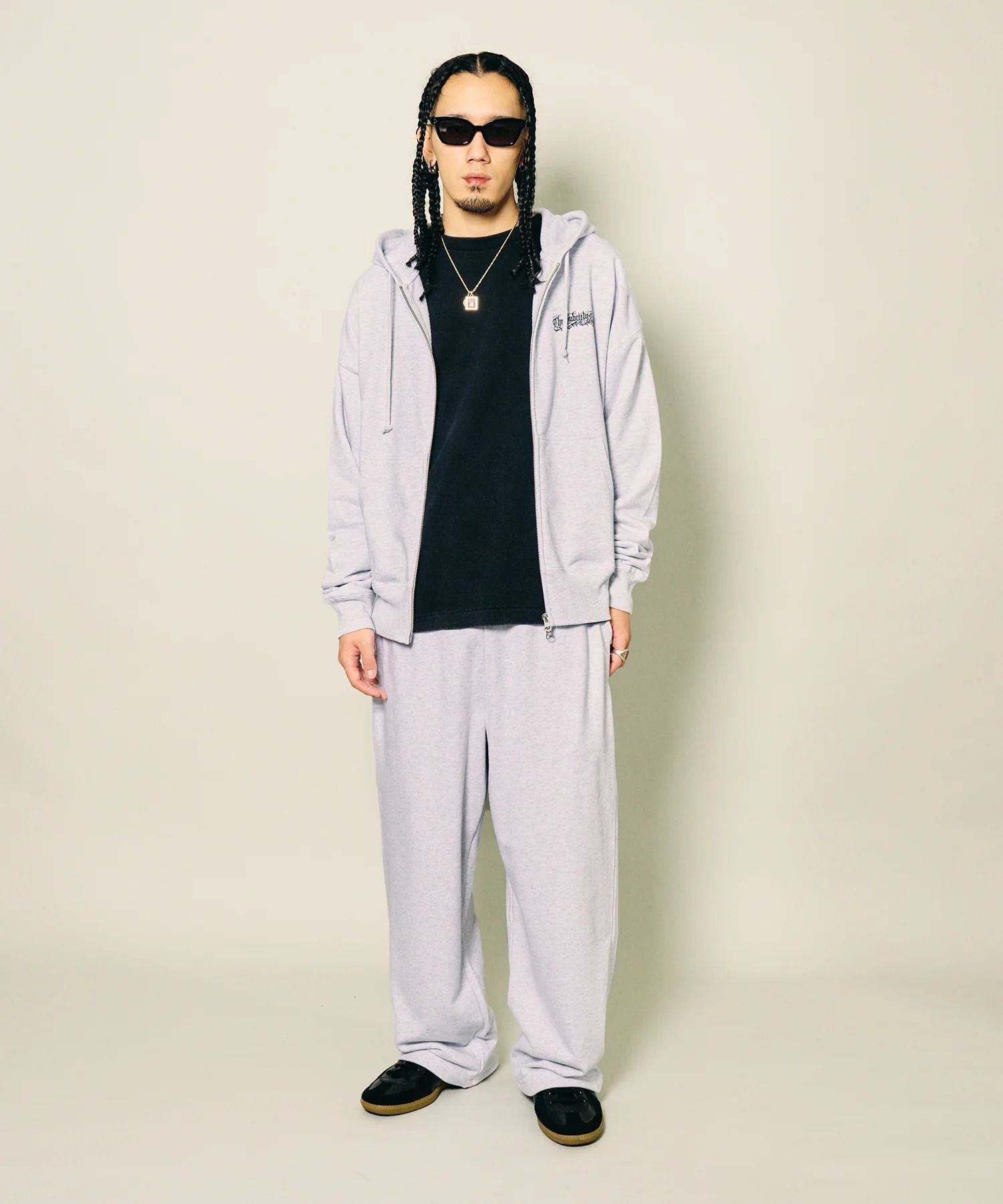Wide sweatpants