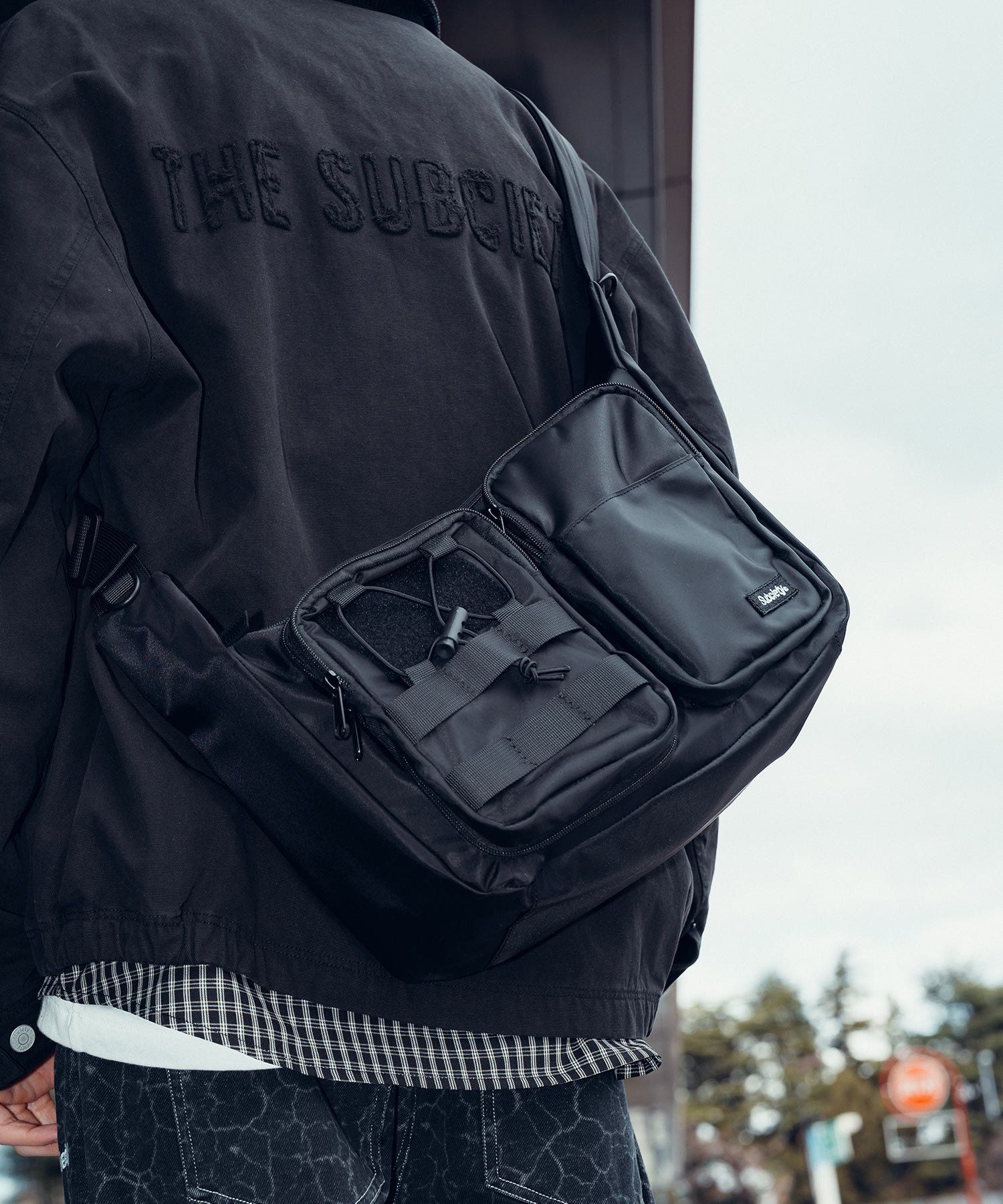 Double pocket shoulder bag