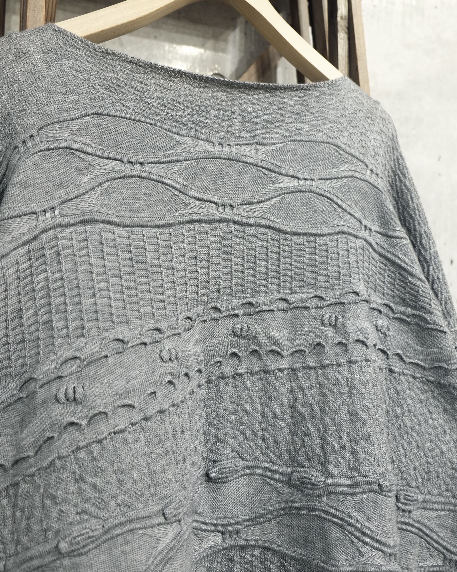Crew Neck Pattern Knit