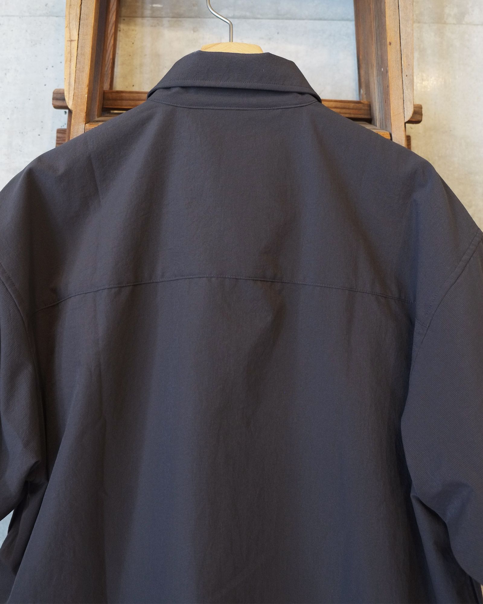Breathable Side Slit S/S SH / ショートスリーブ シャツ / チャコール / MW-SH26105