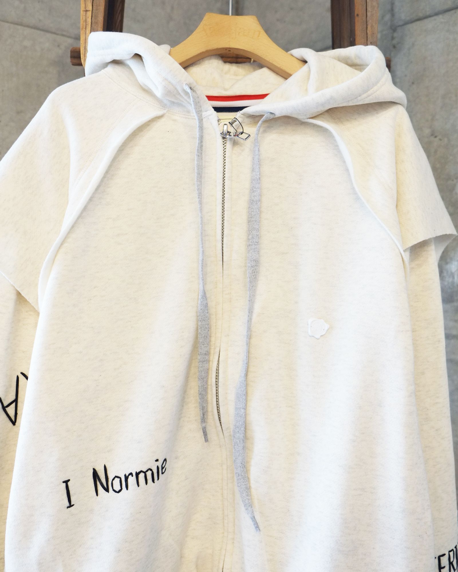 I Normie Zip Hoodie / ジップアップパーカー / ホワイト / SW-SV-NRA-1001
