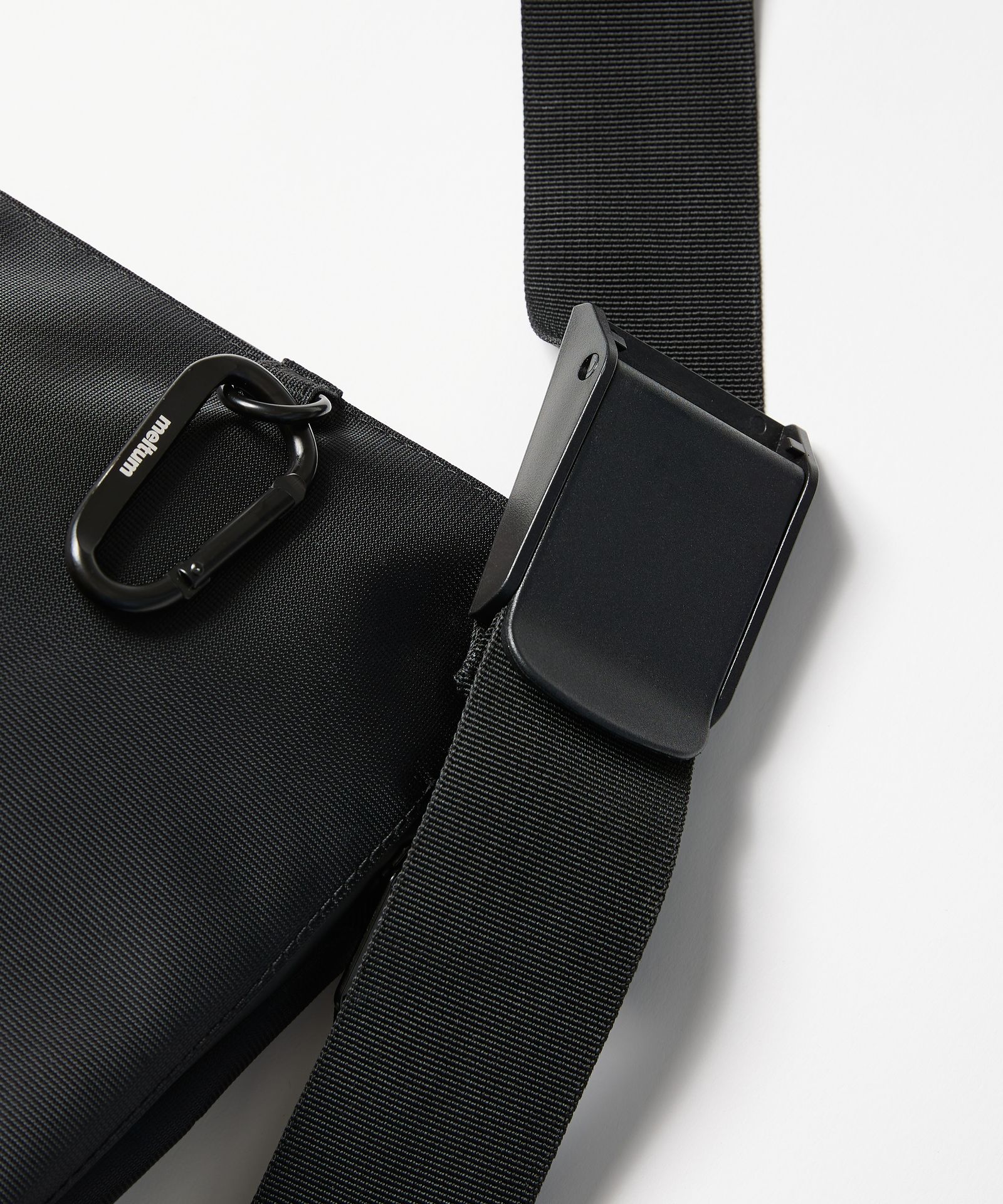 NYLON MESSENGER BAG (M) / ナイロン メッセンジャーバッグ / ブラック / MTM-BG-0320-26-A