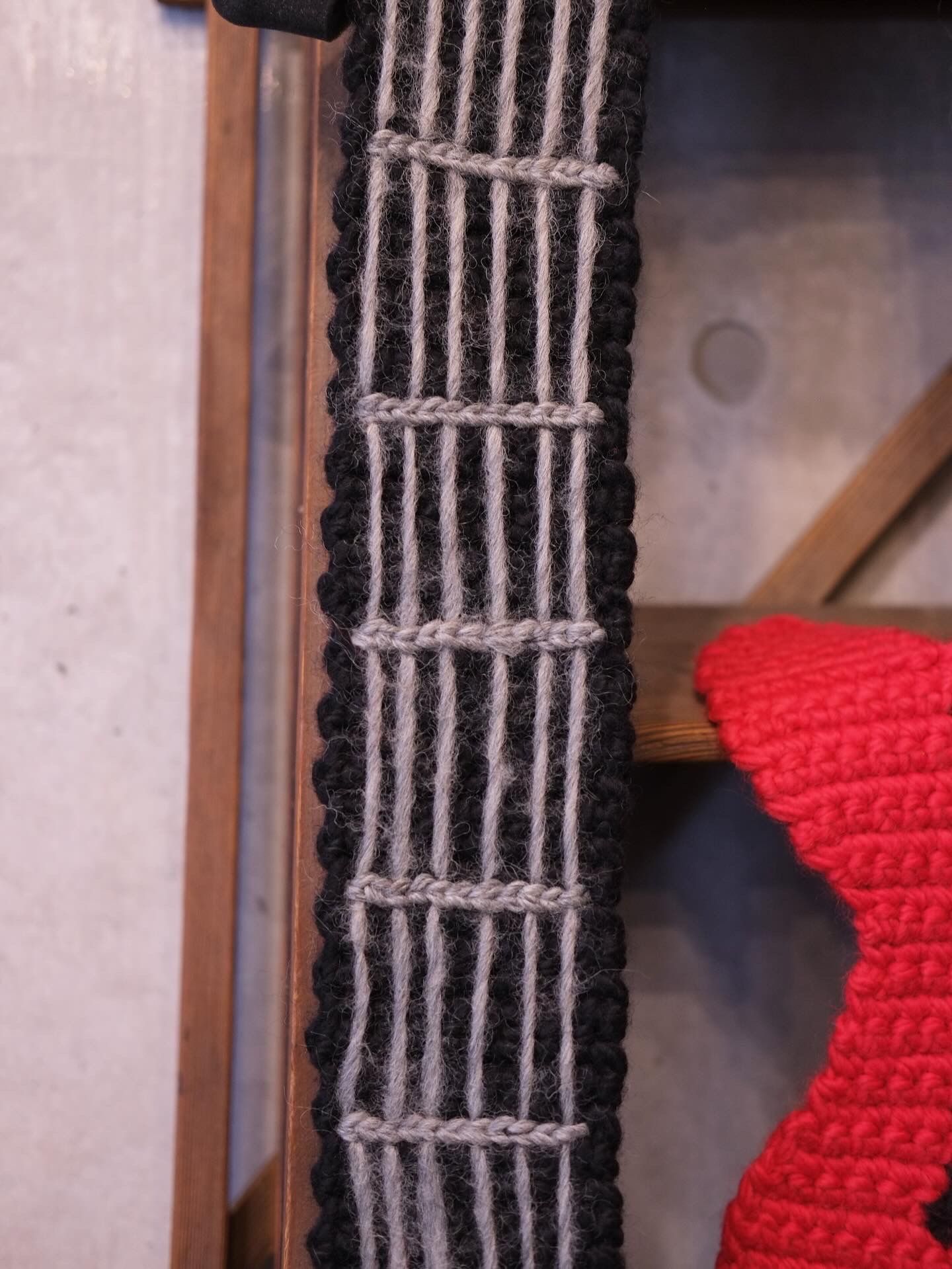 Tomodachi Guitter Muffler