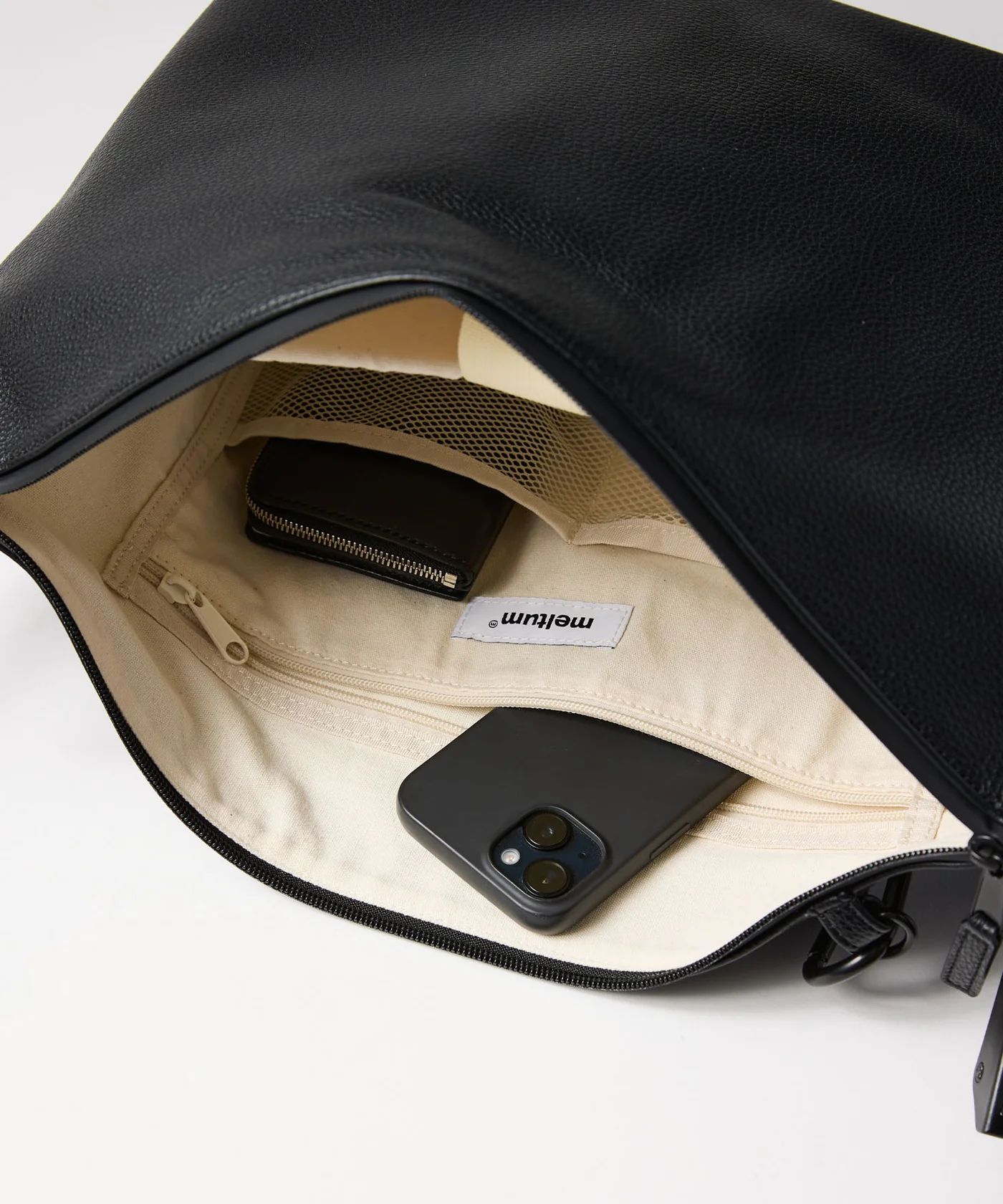 LEATHER MESSENGER BAG (M)/ レザー メッセンジャーバッグ / ブラック /  MTM-BG-0382-25-D