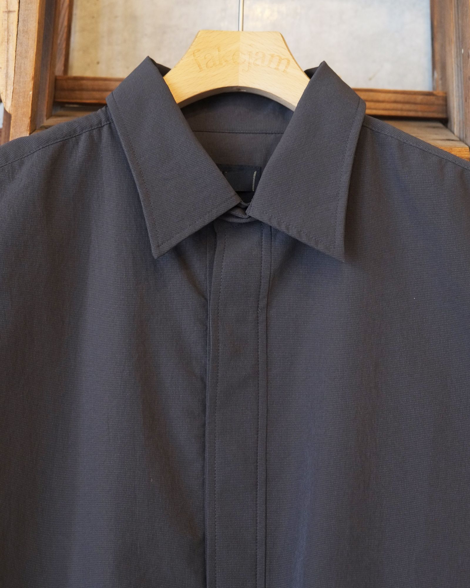 Breathable Side Slit S/S SH / ショートスリーブ シャツ / チャコール / MW-SH26105