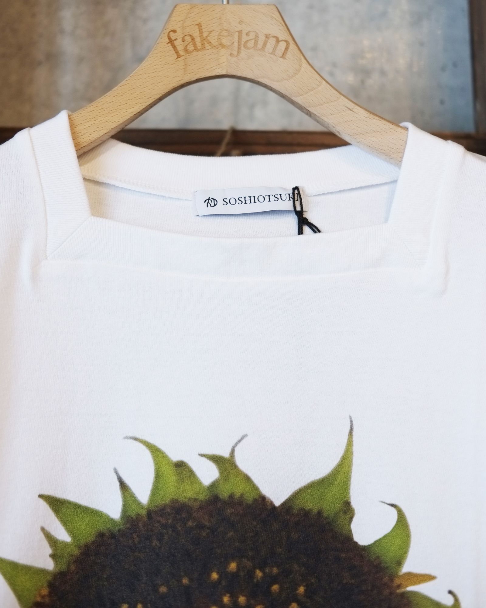 SOSHIOTSUKI(ソウシオオツキ)のSQUARE NECK HIMAWARI CUT SEW NS