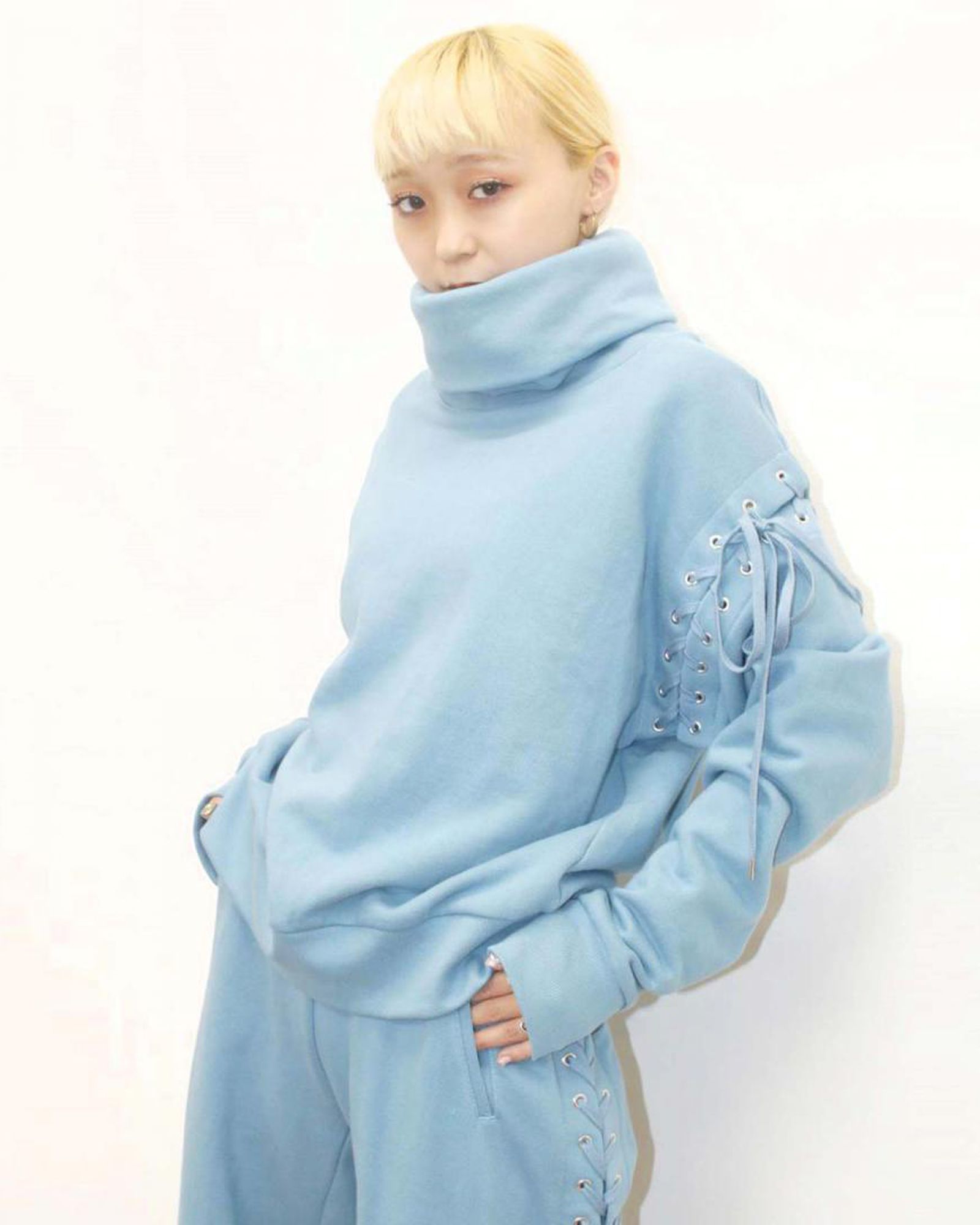 Lace Up Turtle Neck Sweat Shirt