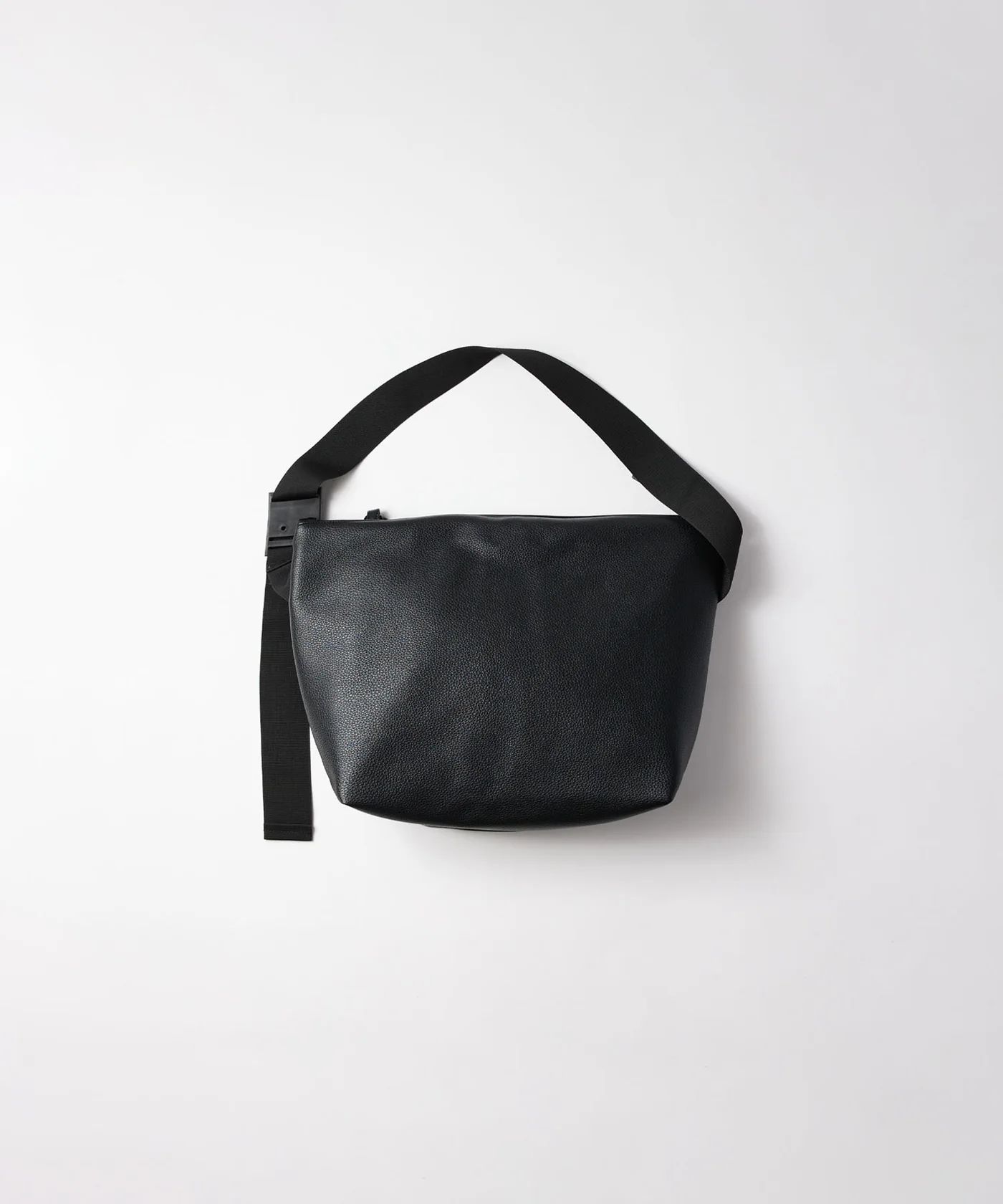 LEATHER MESSENGER BAG (M)/ レザー メッセンジャーバッグ / ブラック /  MTM-BG-0382-25-D