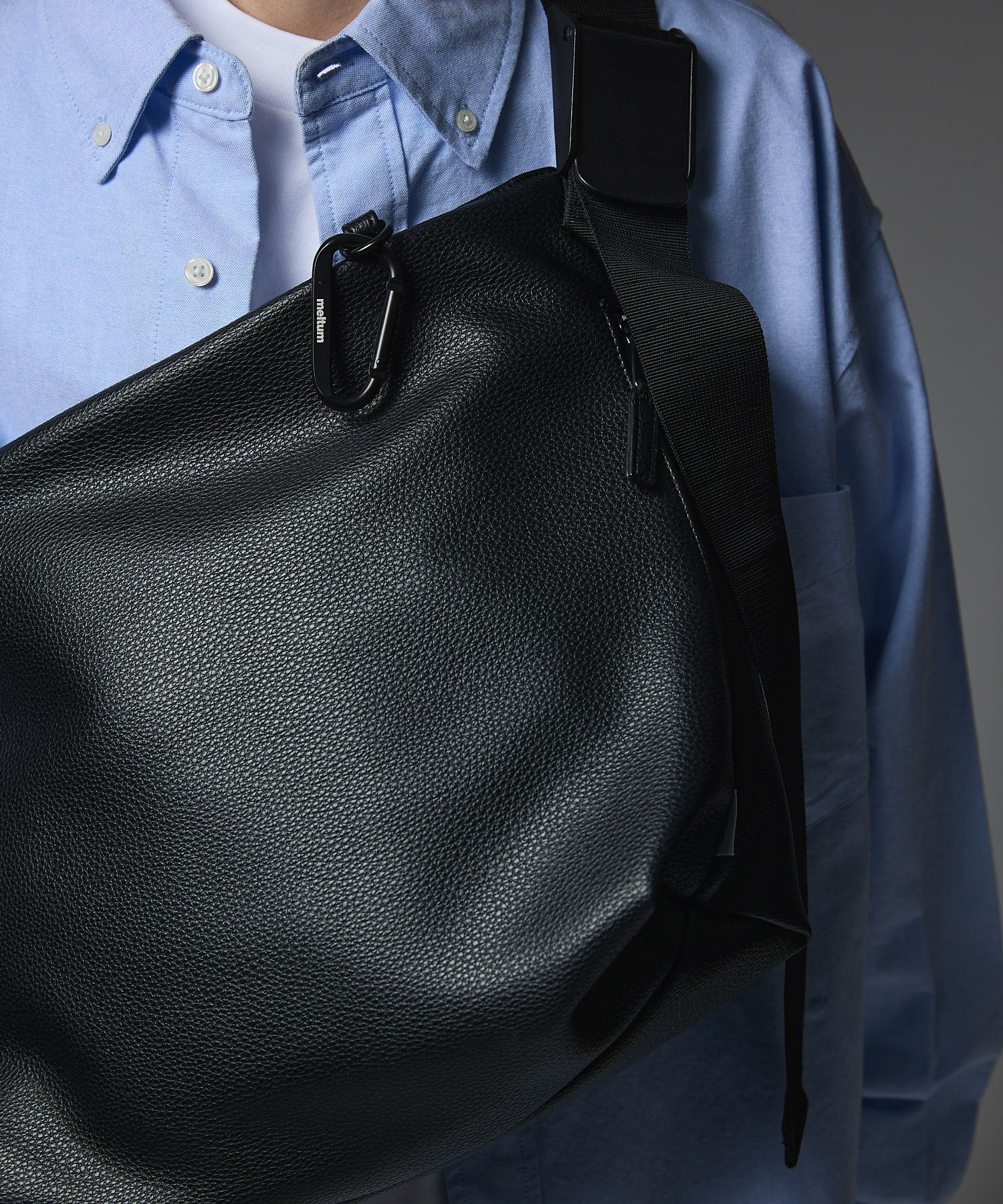 LEATHER MESSENGER BAG (M)/ レザー メッセンジャーバッグ / ブラック /  MTM-BG-0382-25-D