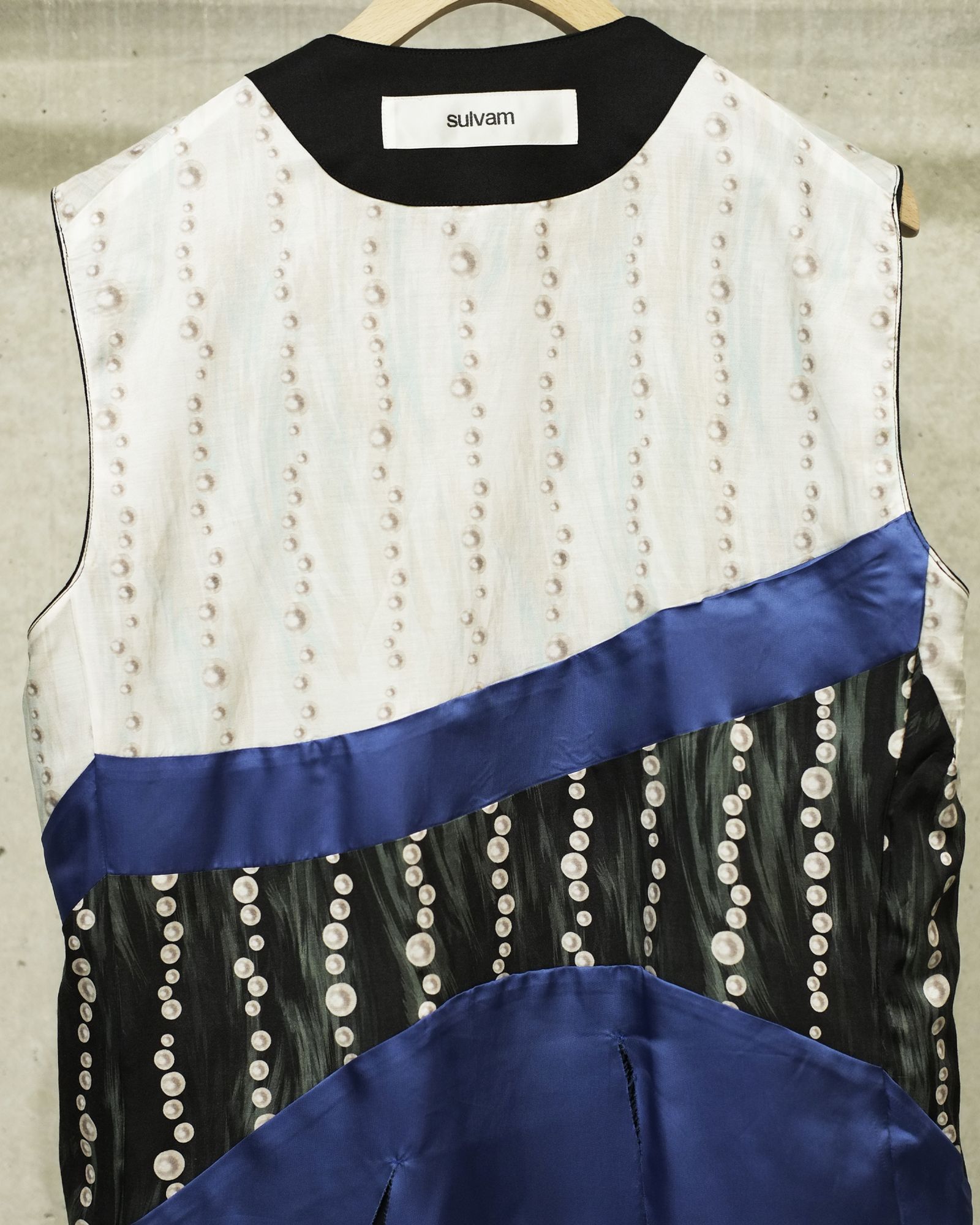 No sleeve vest