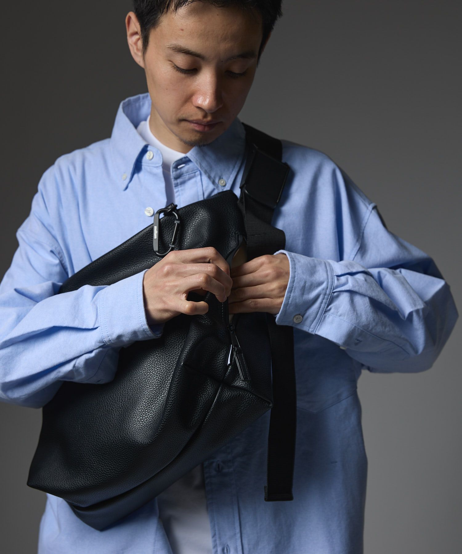 LEATHER MESSENGER BAG (M)/ レザー メッセンジャーバッグ / ブラック /  MTM-BG-0382-25-D