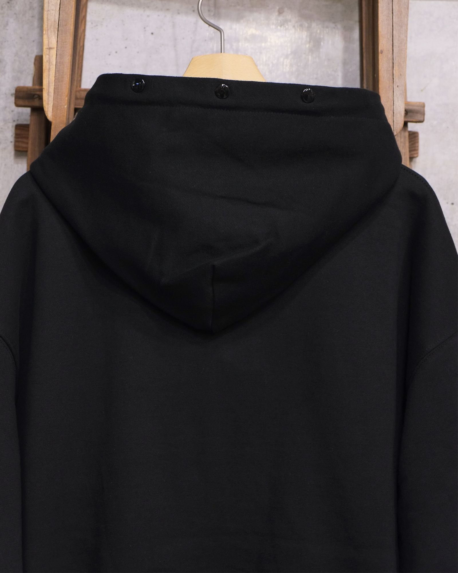 Visor Button Hoodie / ボタン パーカー / ブラック / PD-262-HCS-041