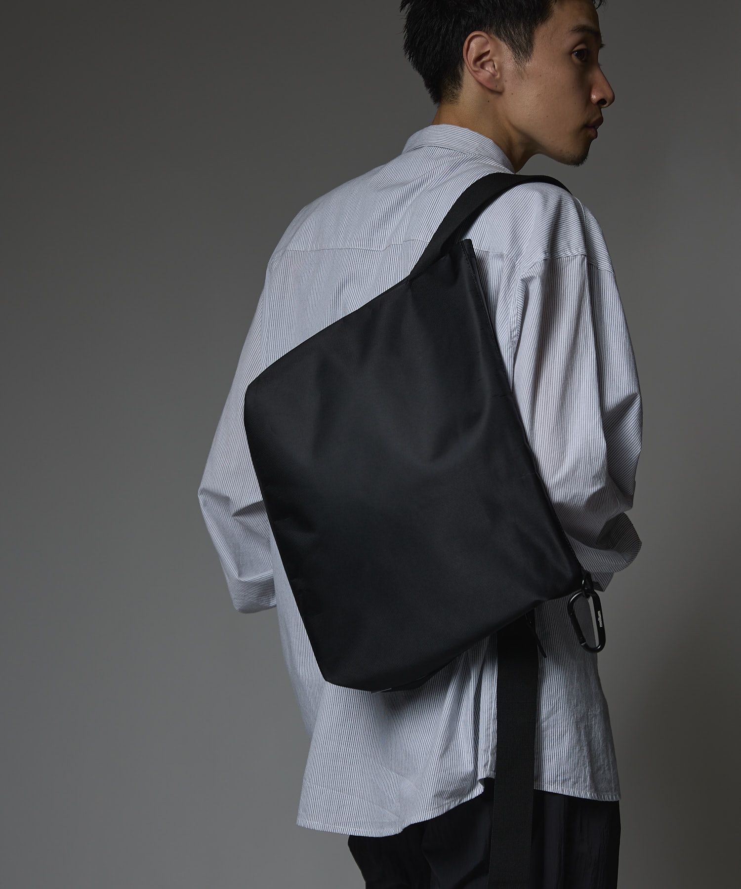NYLON MESSENGER BAG (M) / ナイロン メッセンジャーバッグ / ブラック / MTM-BG-0320-26-A