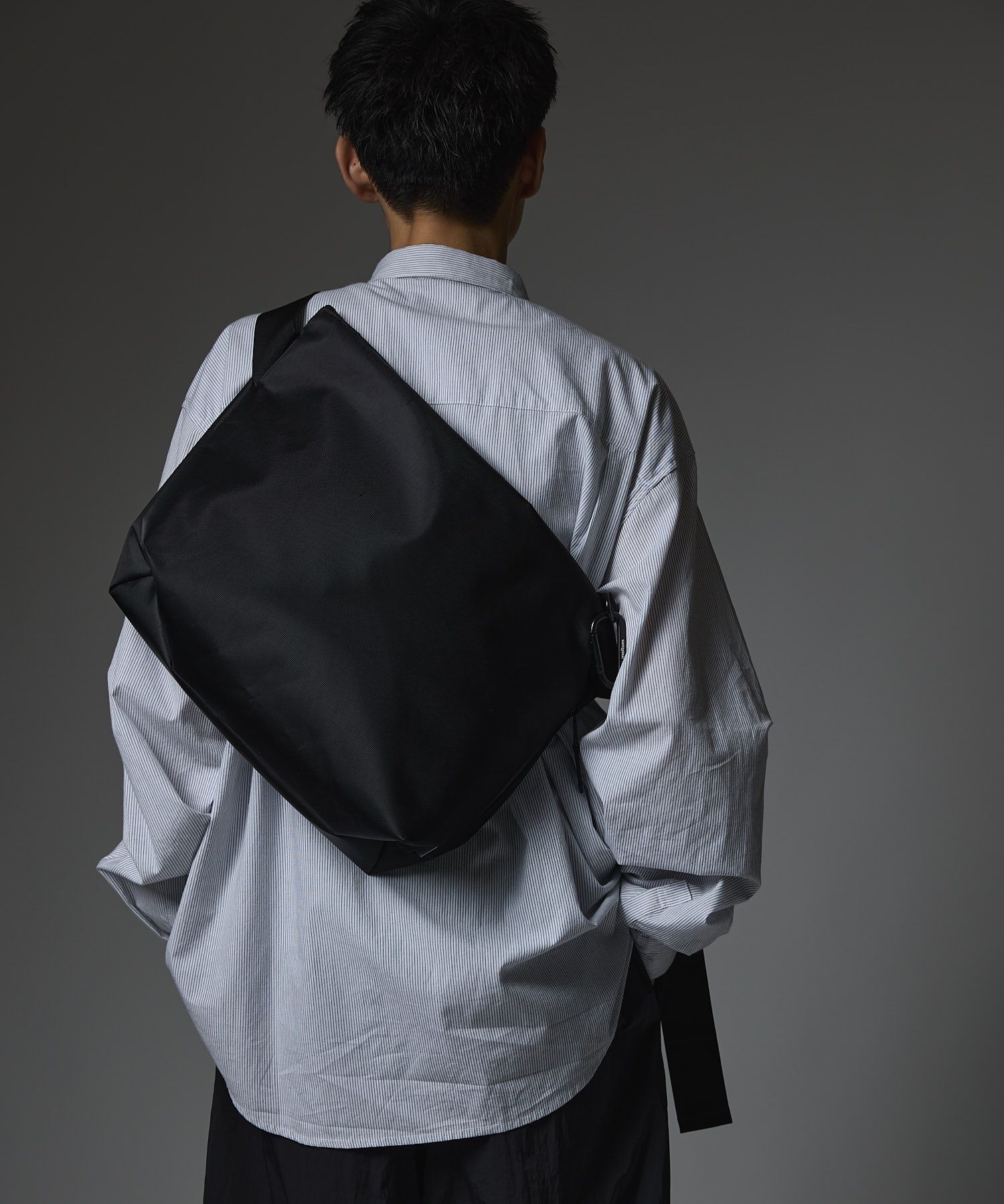 NYLON MESSENGER BAG (M) / ナイロン メッセンジャーバッグ / ブラック / MTM-BG-0320-26-A