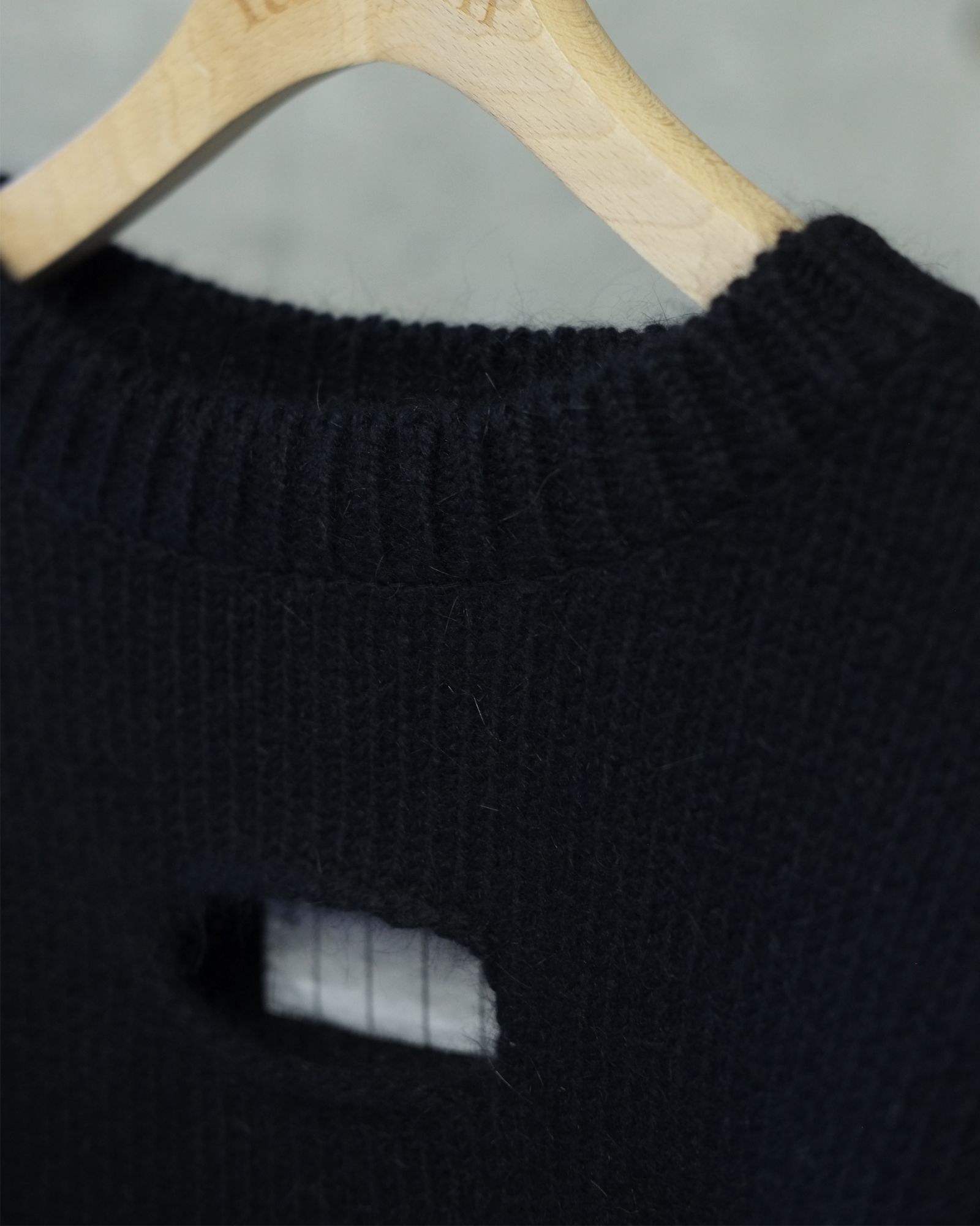 SOSHIOTSUKI - Necktie Hole Knit | fakejam