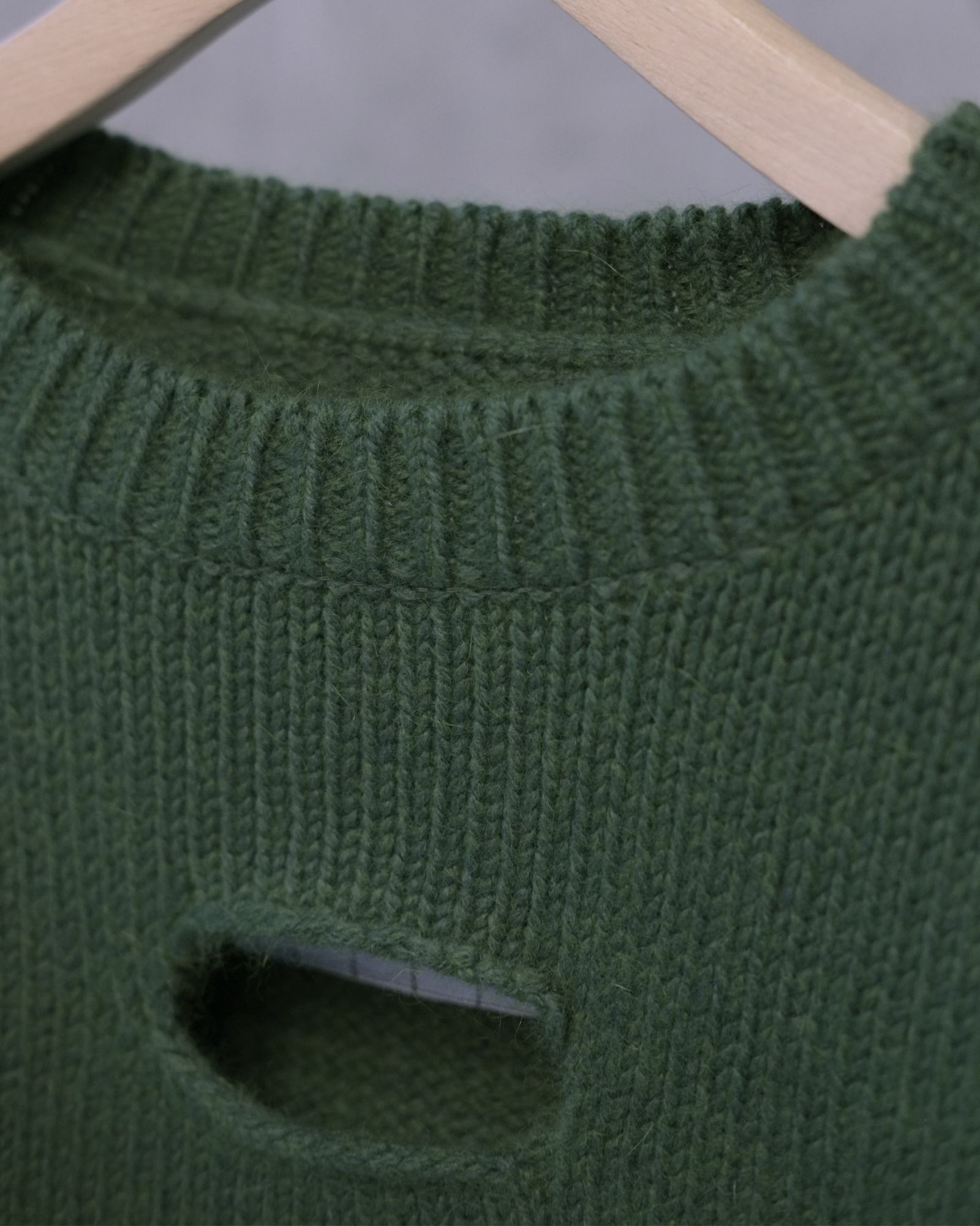 SOSHIOTSUKI - Necktie Hole Knit | fakejam