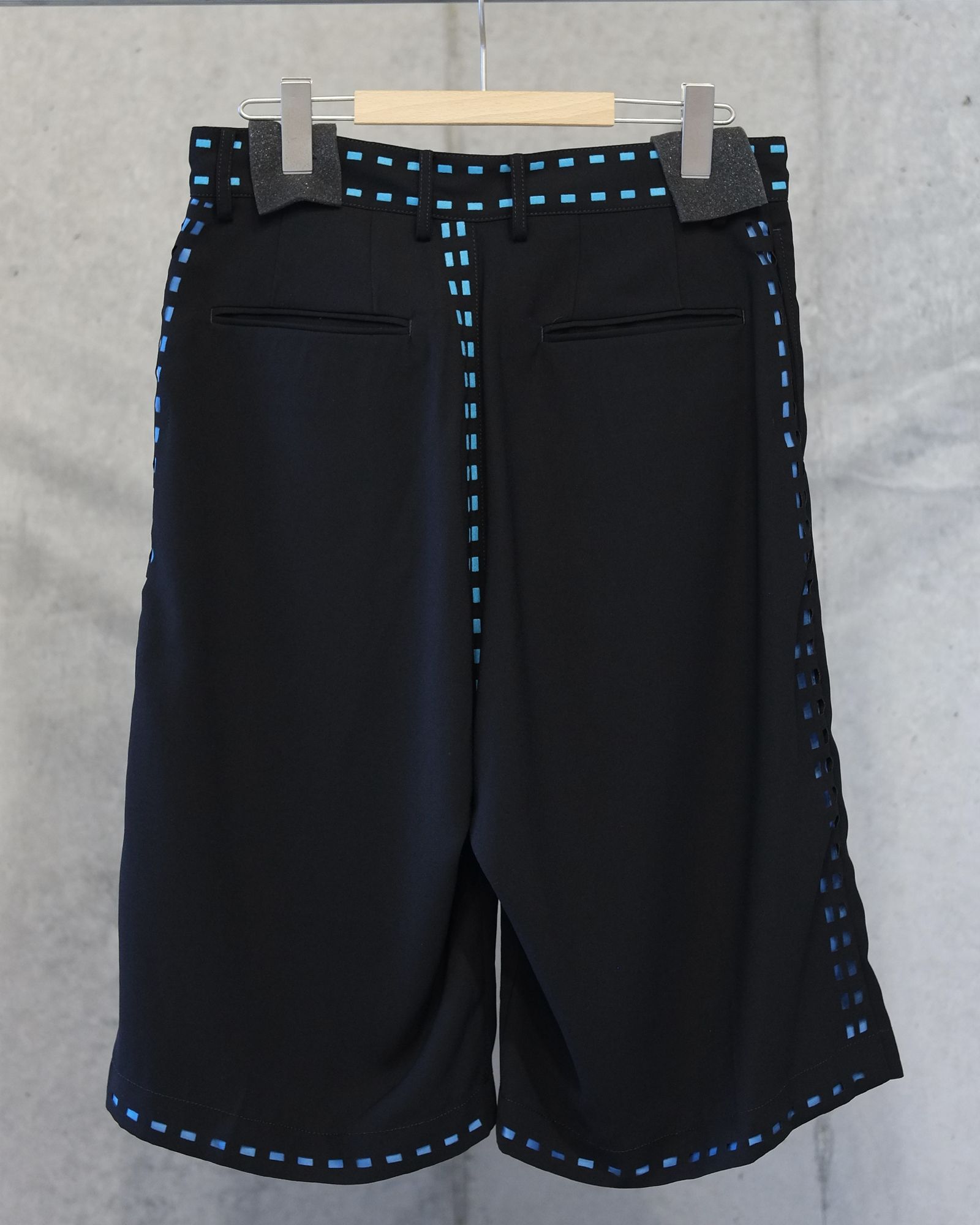 Laser Stitch Short Pants