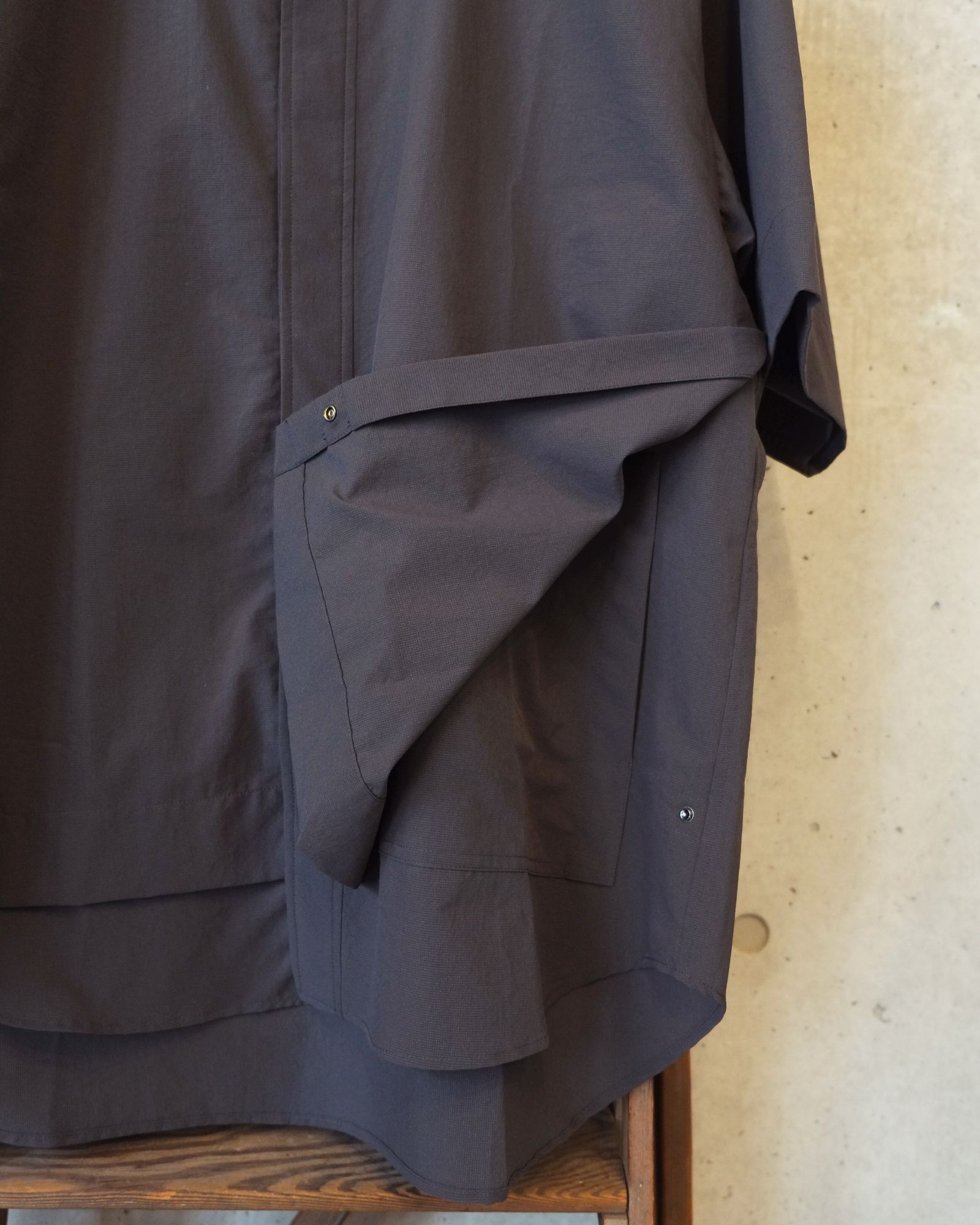 Breathable Side Slit S/S SH / ショートスリーブ シャツ / チャコール / MW-SH26105