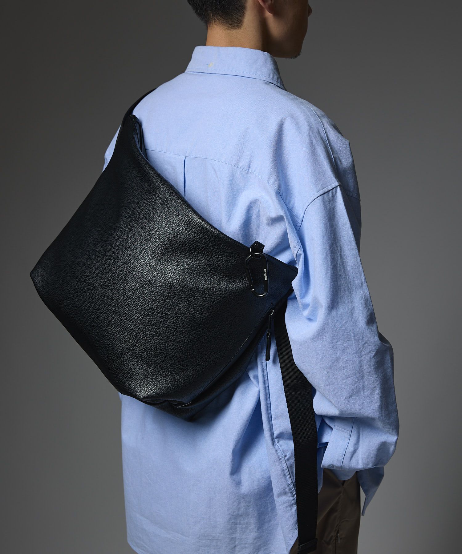 LEATHER MESSENGER BAG (M)/ レザー メッセンジャーバッグ / ブラック /  MTM-BG-0382-25-D