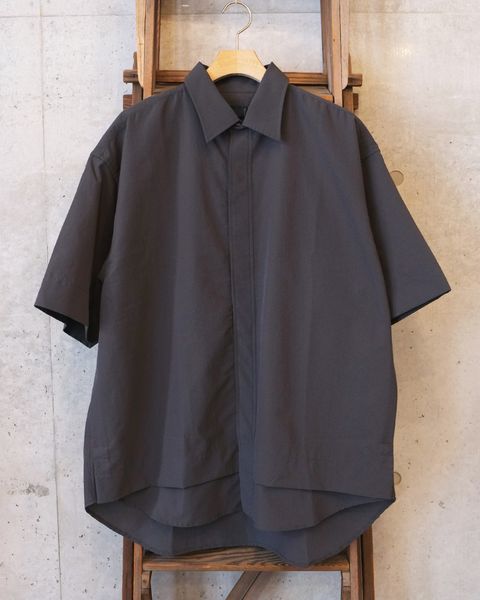 Breathable Side Slit S/S SH / ショートスリーブ シャツ / チャコール / MW-SH26105