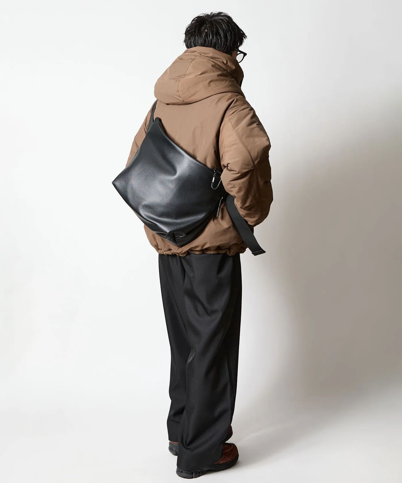 LEATHER MESSENGER BAG (M)/ レザー メッセンジャーバッグ / ブラック /  MTM-BG-0382-25-D