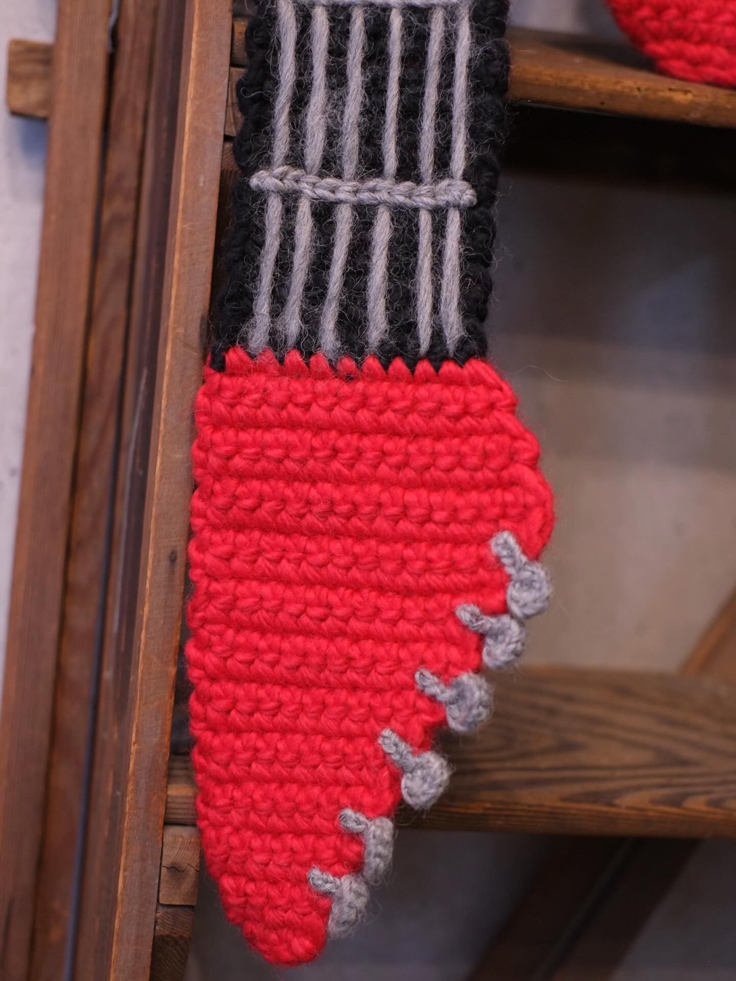 Tomodachi Guitter Muffler