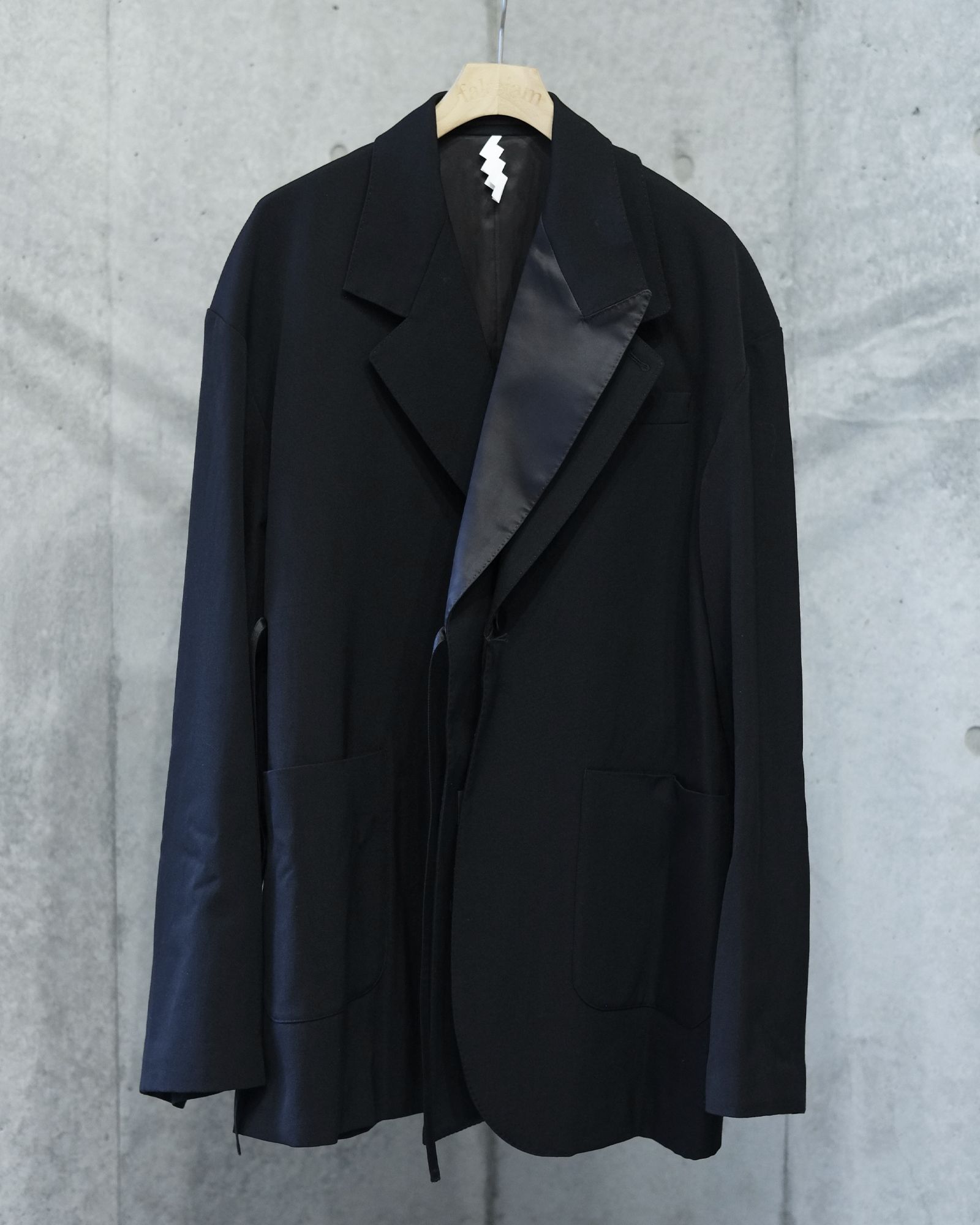 SOSHIOTSUKI - Oversized Double Smoking Jacket | fakejam