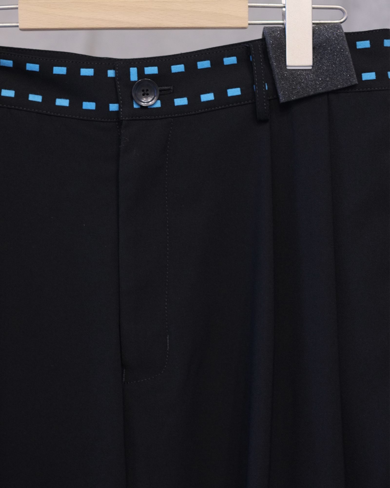 Laser Stitch Short Pants