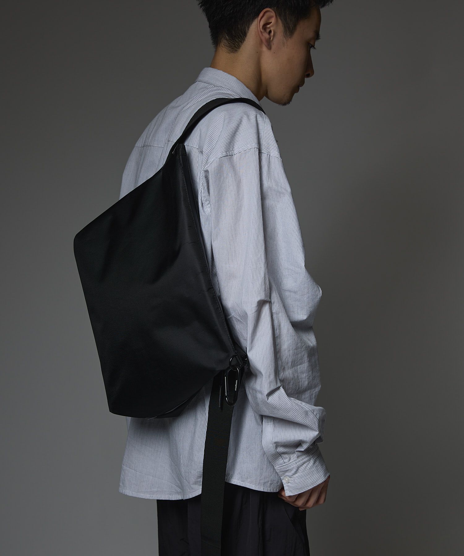 NYLON MESSENGER BAG (M) / ナイロン メッセンジャーバッグ / ブラック / MTM-BG-0320-26-A