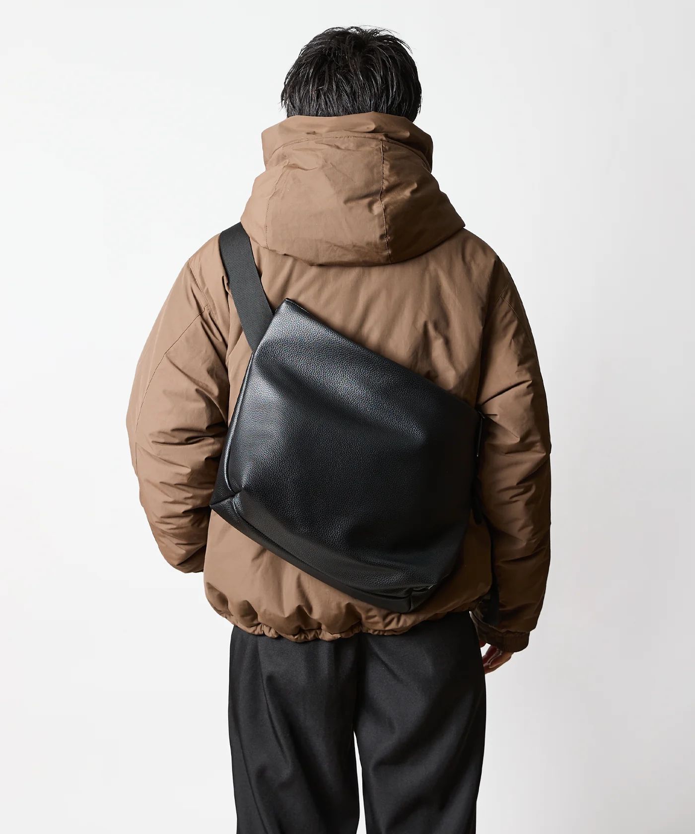 LEATHER MESSENGER BAG (M)/ レザー メッセンジャーバッグ / ブラック /  MTM-BG-0382-25-D
