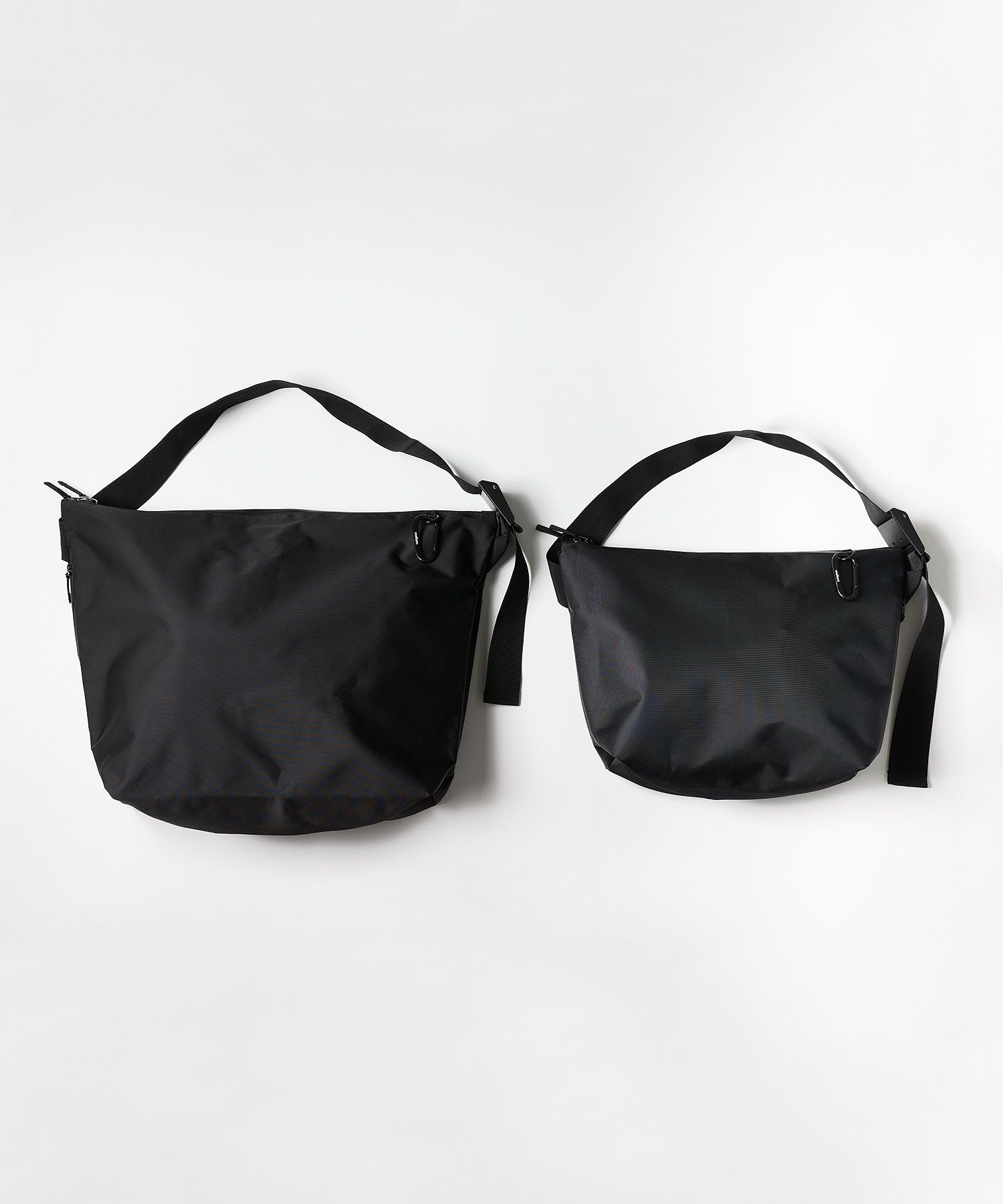 NYLON MESSENGER BAG (M) / ナイロン メッセンジャーバッグ / ブラック / MTM-BG-0320-26-A