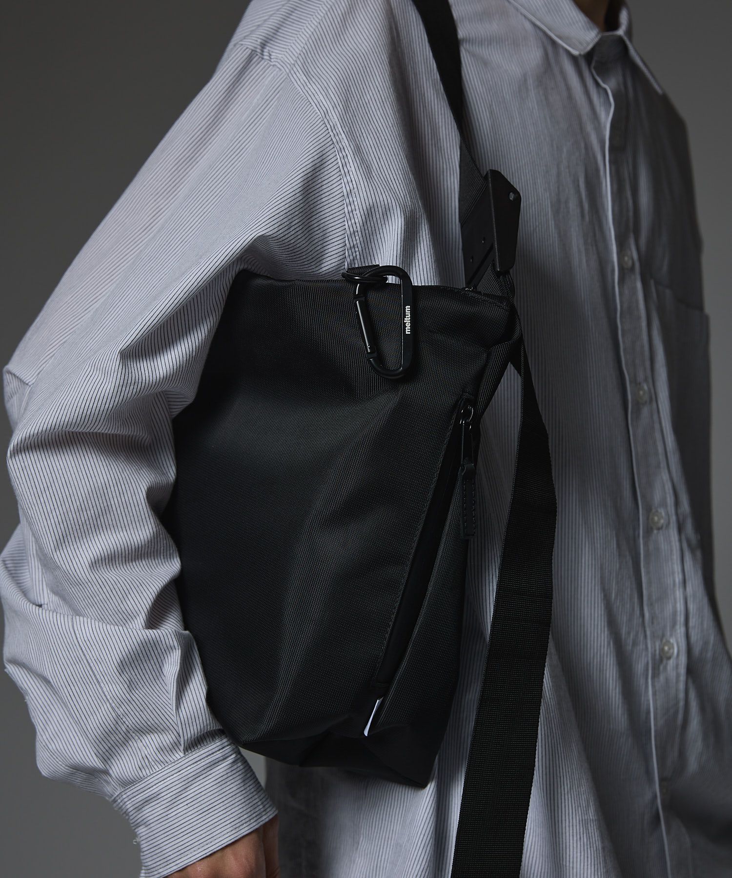 NYLON MESSENGER BAG (M) / ナイロン メッセンジャーバッグ / ブラック / MTM-BG-0320-26-A
