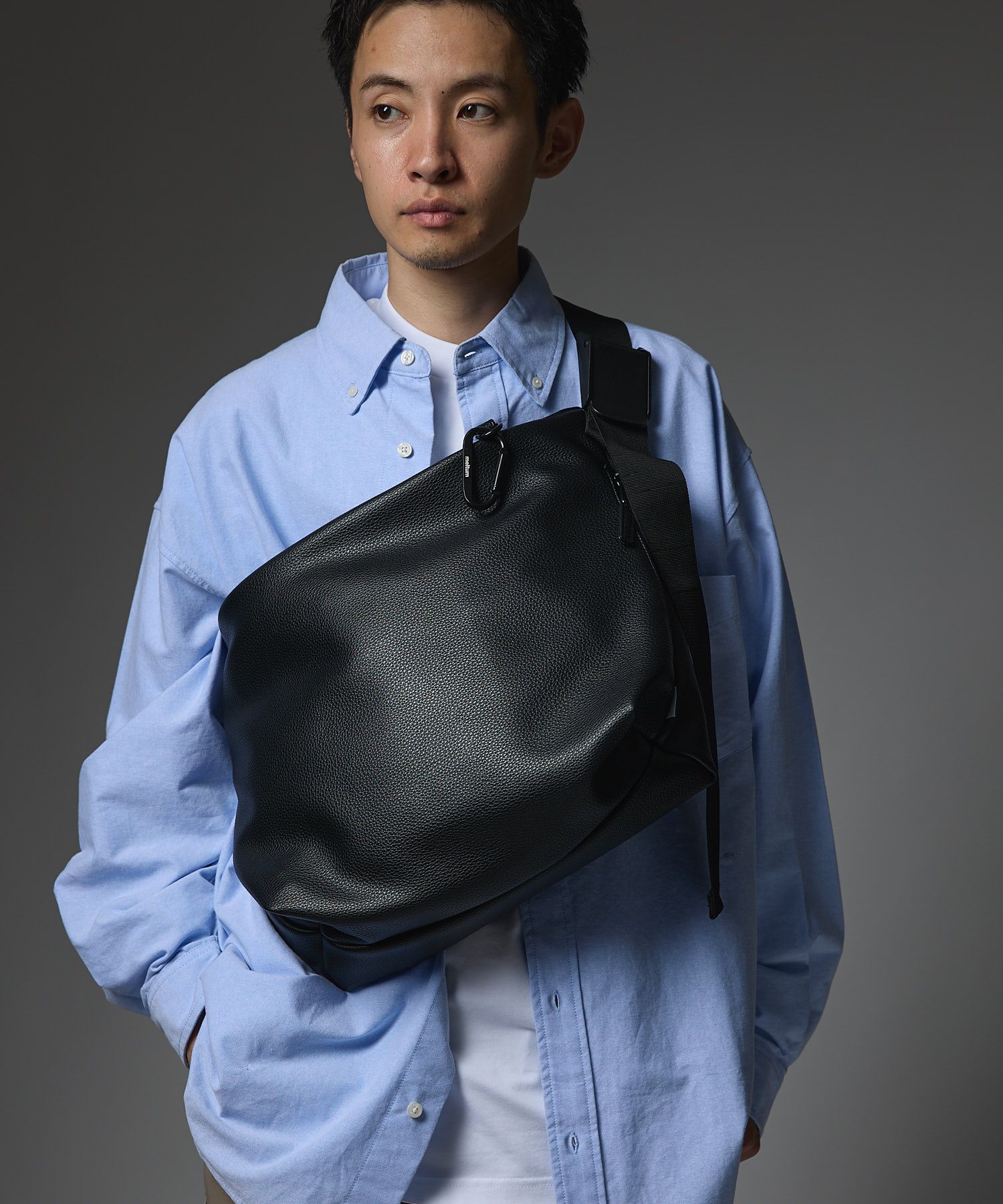 LEATHER MESSENGER BAG (M)/ レザー メッセンジャーバッグ / ブラック /  MTM-BG-0382-25-D