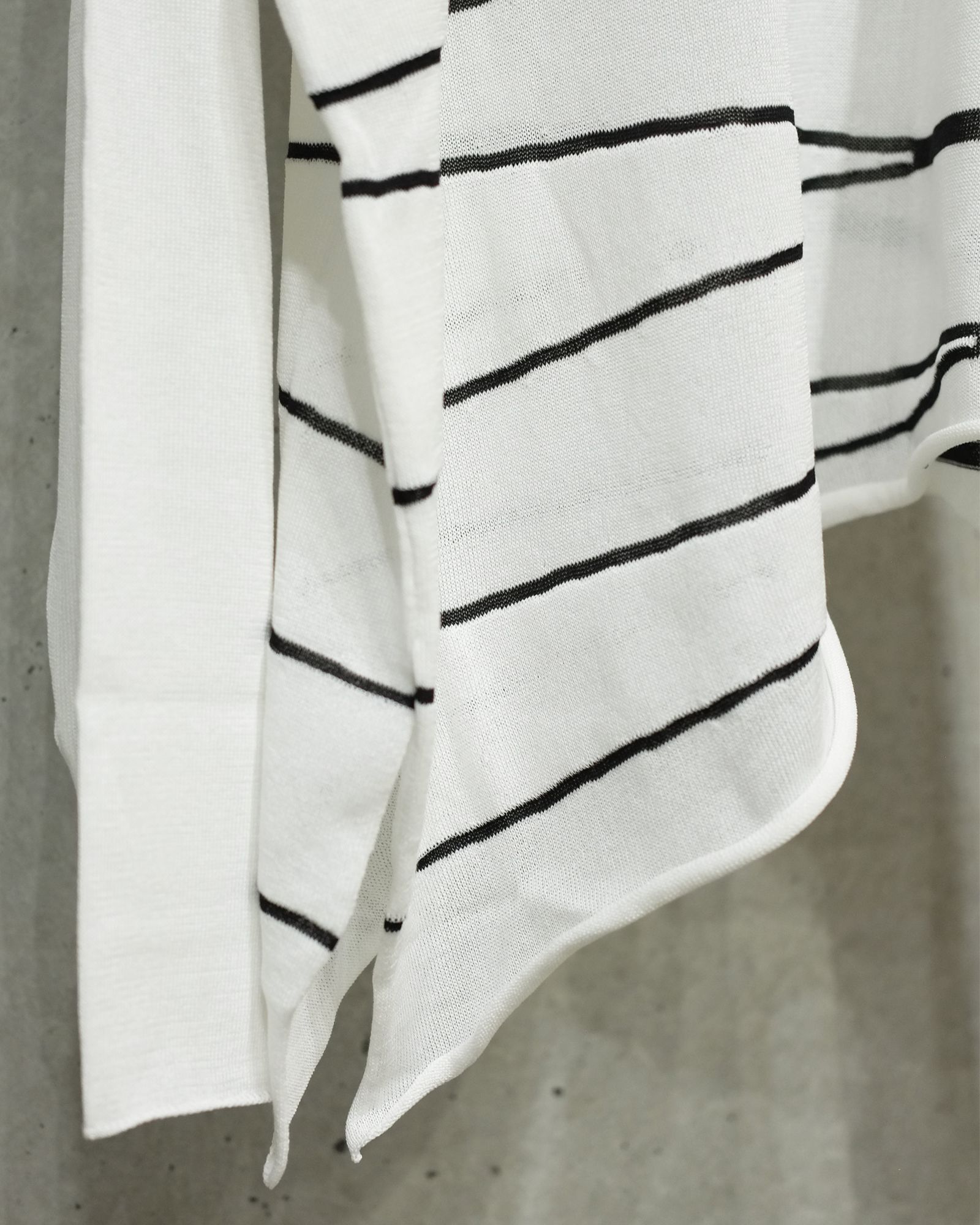 Asymmetry border knit