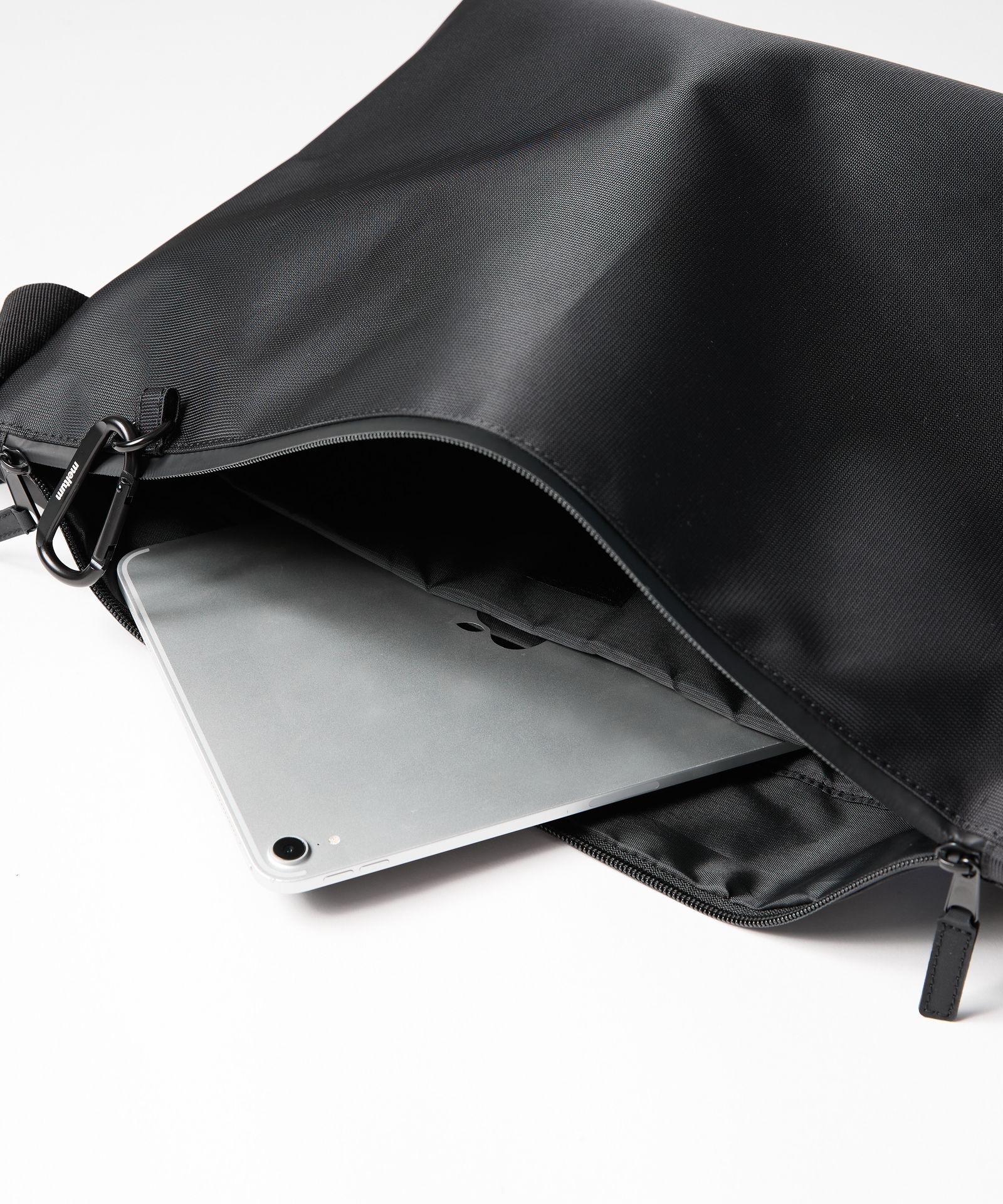 NYLON MESSENGER BAG (M) / ナイロン メッセンジャーバッグ / ブラック / MTM-BG-0320-26-A