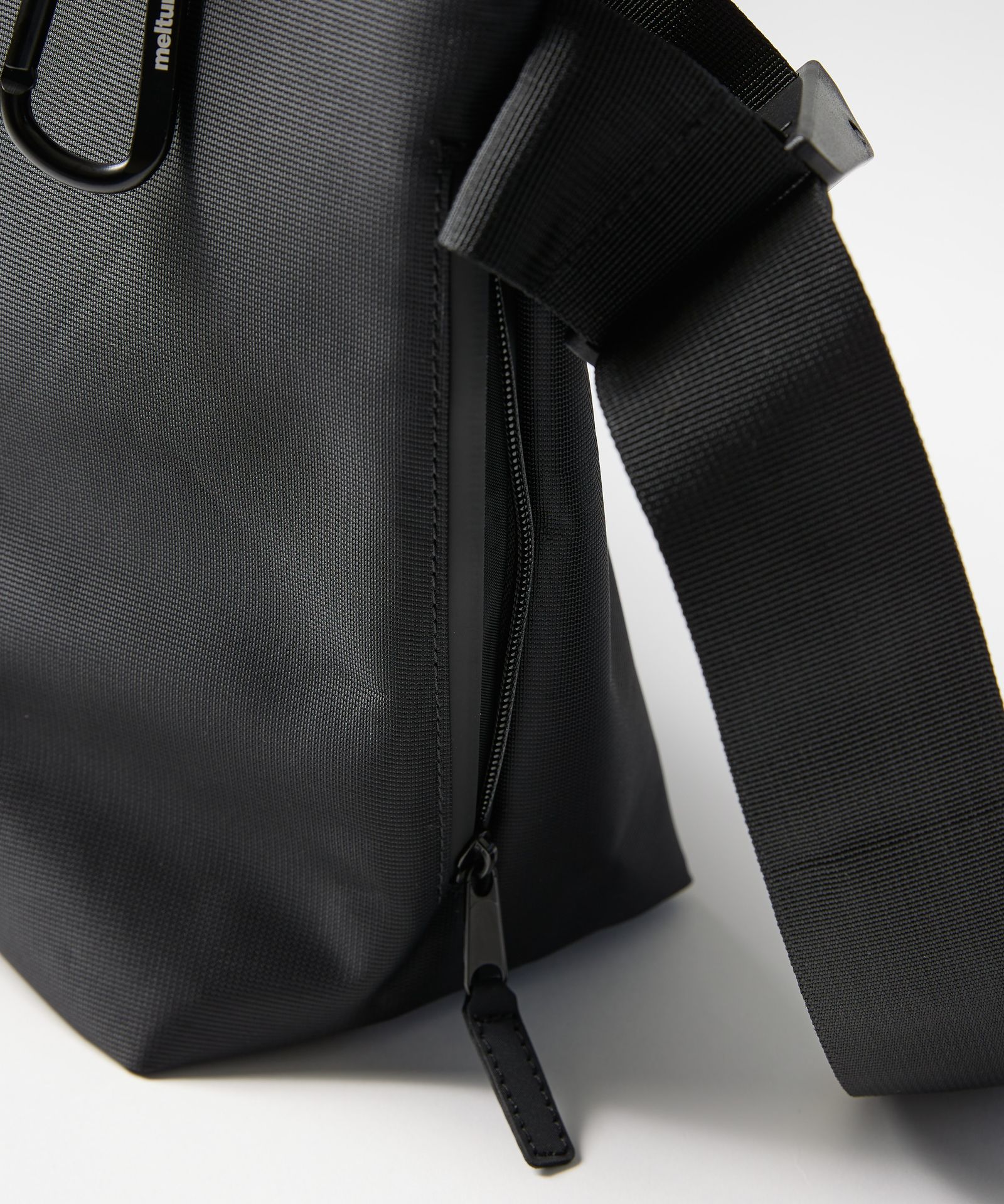 NYLON MESSENGER BAG (M) / ナイロン メッセンジャーバッグ / ブラック / MTM-BG-0320-26-A
