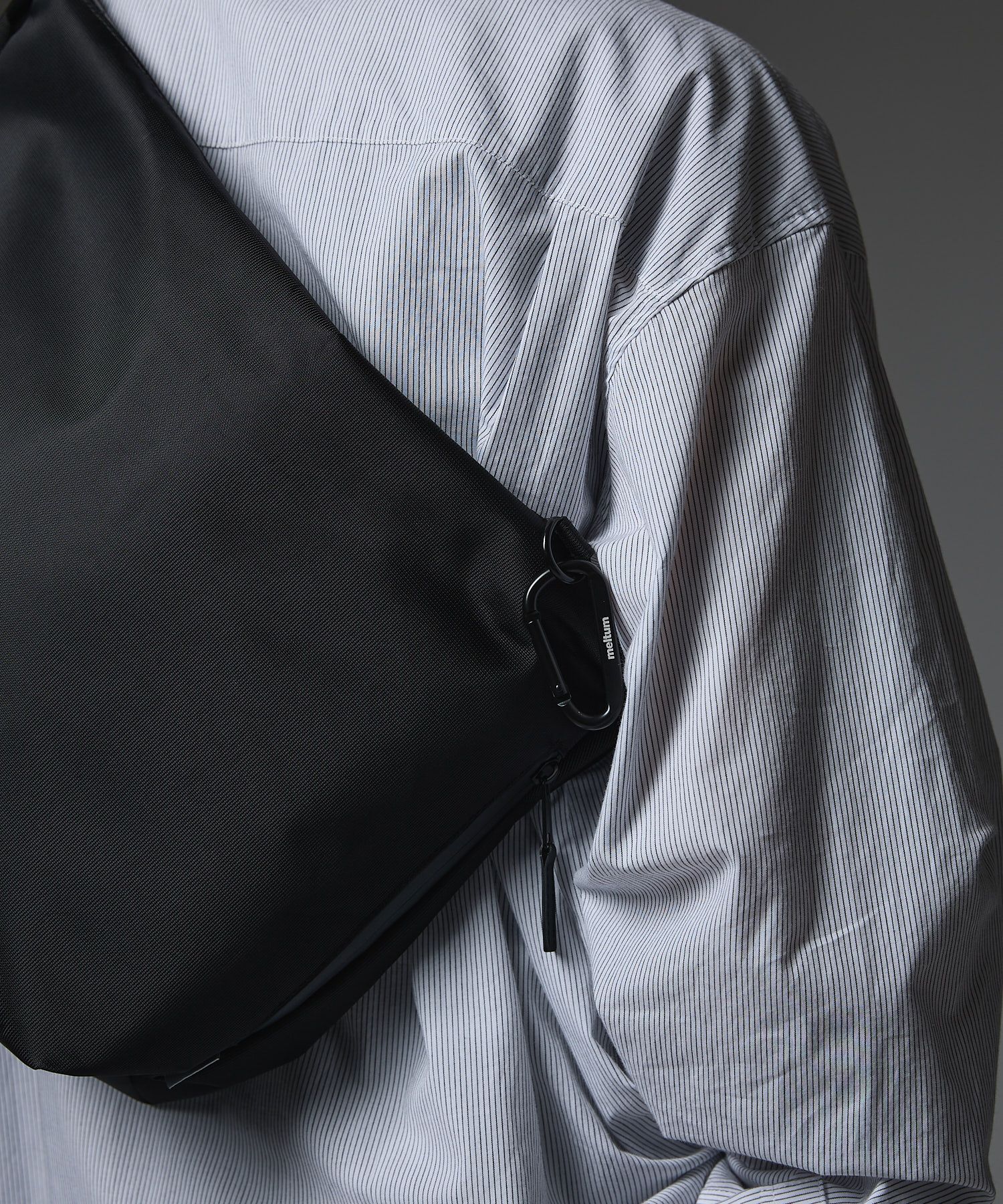 NYLON MESSENGER BAG (M) / ナイロン メッセンジャーバッグ / ブラック / MTM-BG-0320-26-A