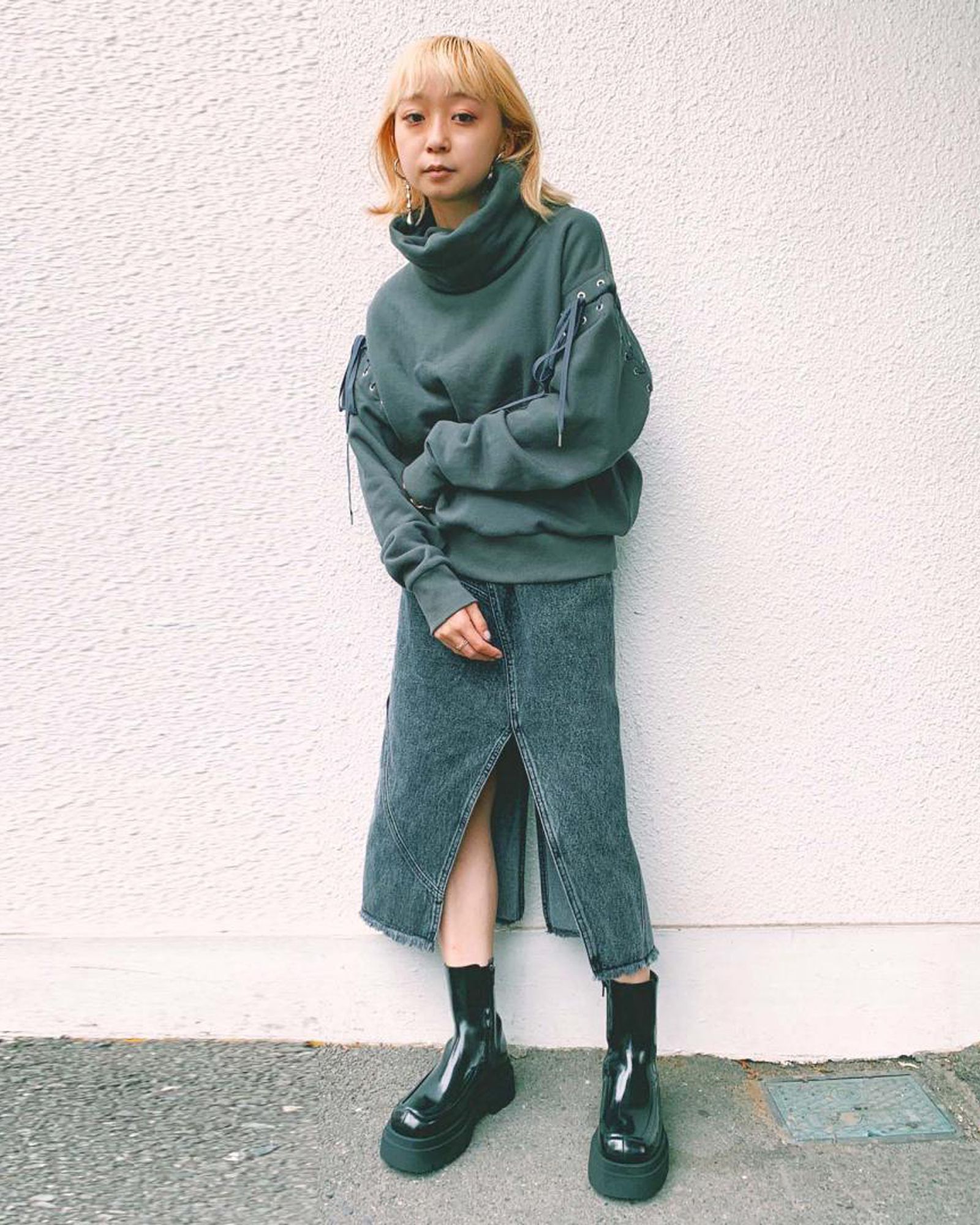 Lace Up Turtle Neck Sweat Shirt