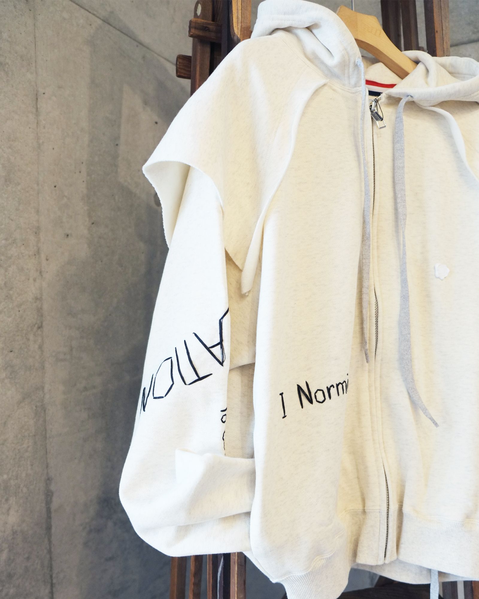 I Normie Zip Hoodie / ジップアップパーカー / ホワイト / SW-SV-NRA-1001