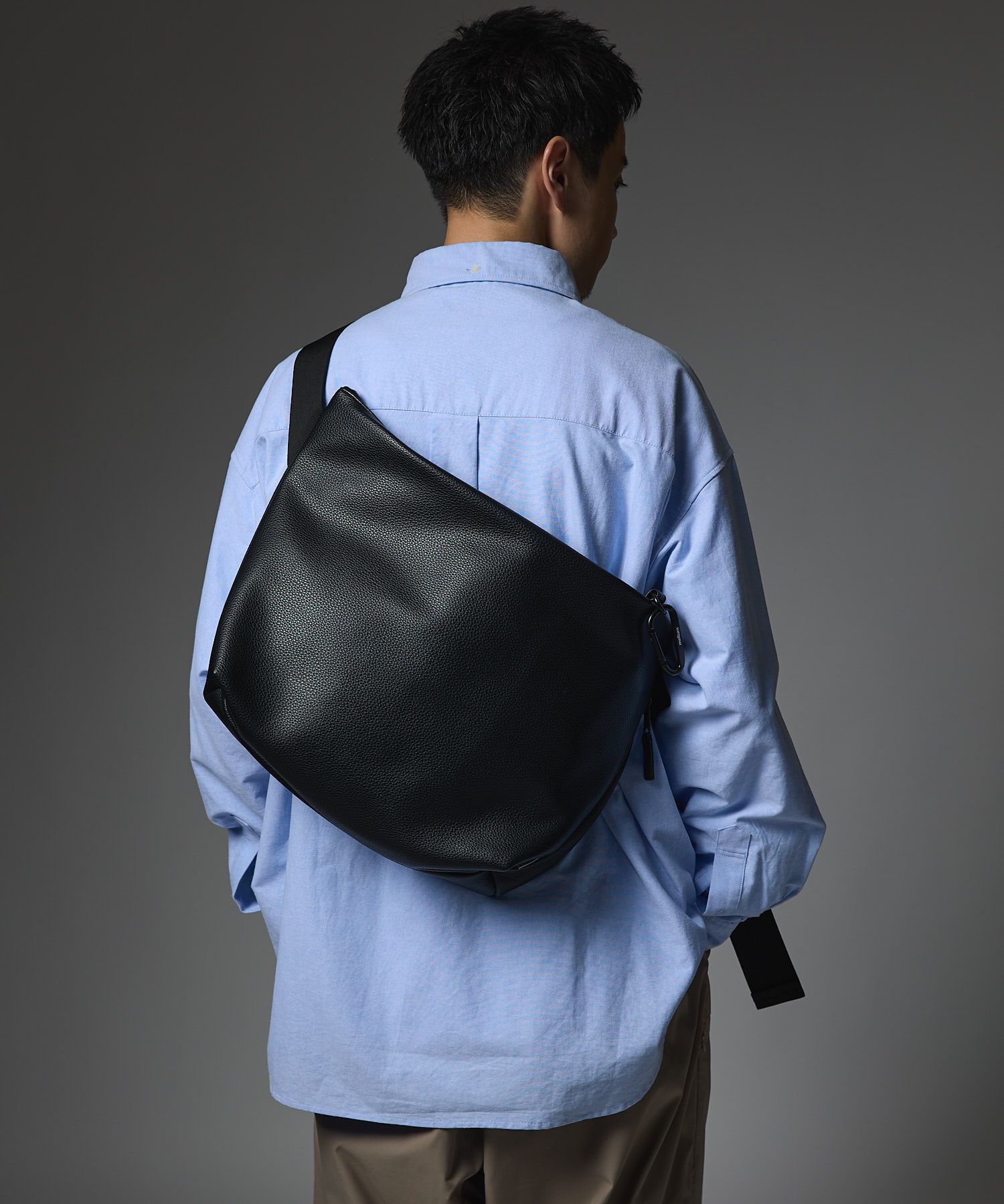 LEATHER MESSENGER BAG (M)/ レザー メッセンジャーバッグ / ブラック /  MTM-BG-0382-25-D