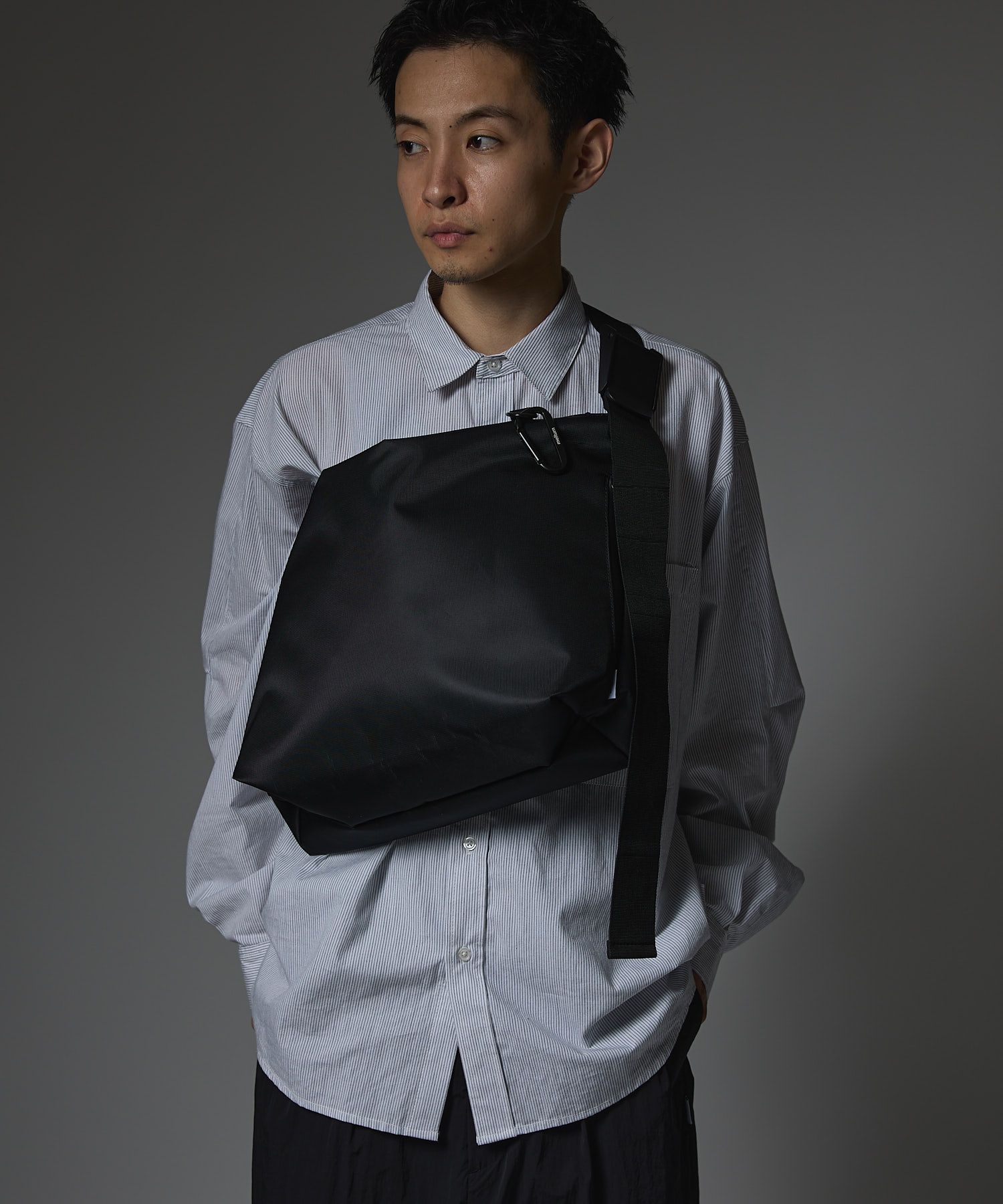 NYLON MESSENGER BAG (M) / ナイロン メッセンジャーバッグ / ブラック / MTM-BG-0320-26-A
