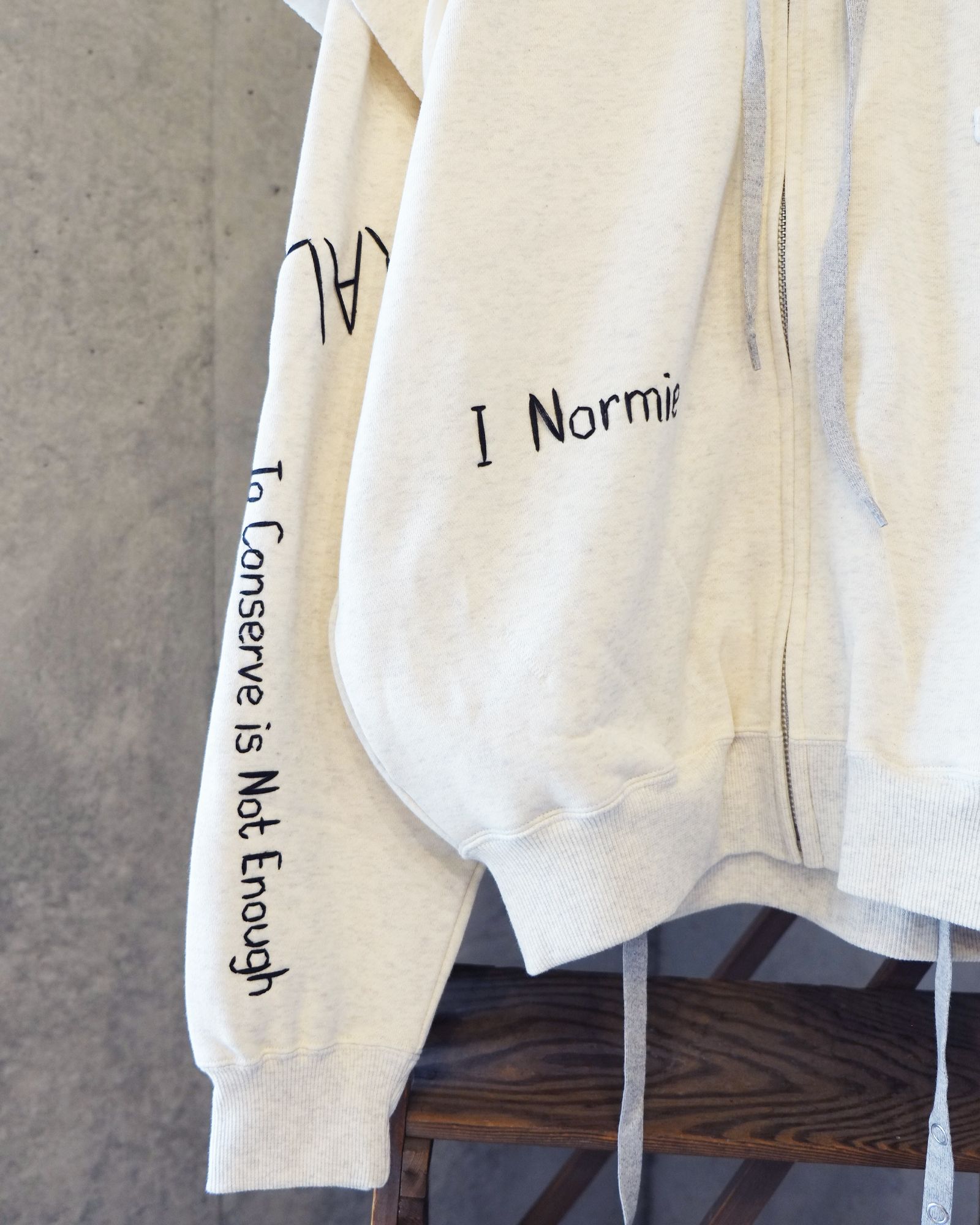 I Normie Zip Hoodie / ジップアップパーカー / ホワイト / SW-SV-NRA-1001