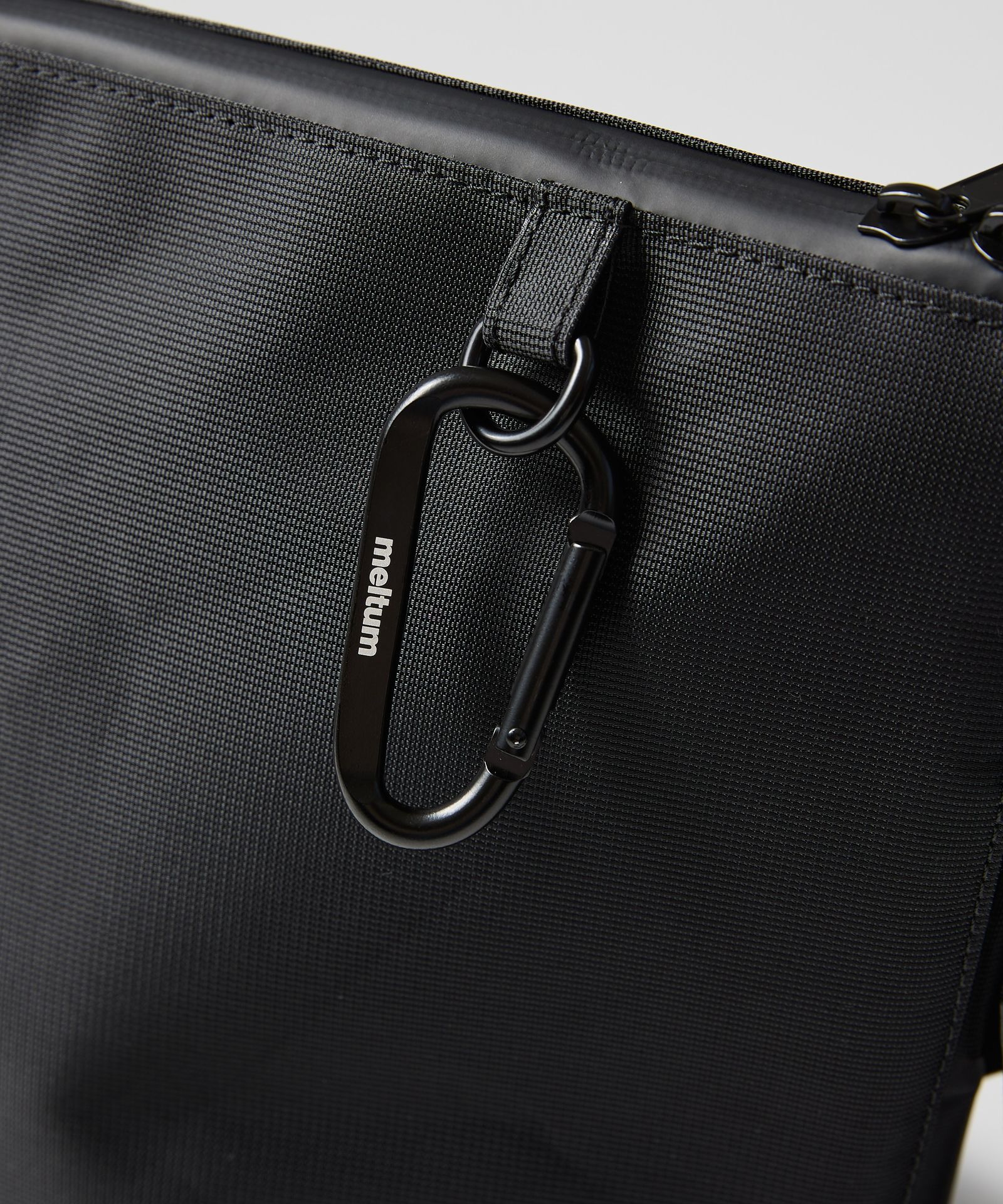 NYLON MESSENGER BAG (M) / ナイロン メッセンジャーバッグ / ブラック / MTM-BG-0320-26-A
