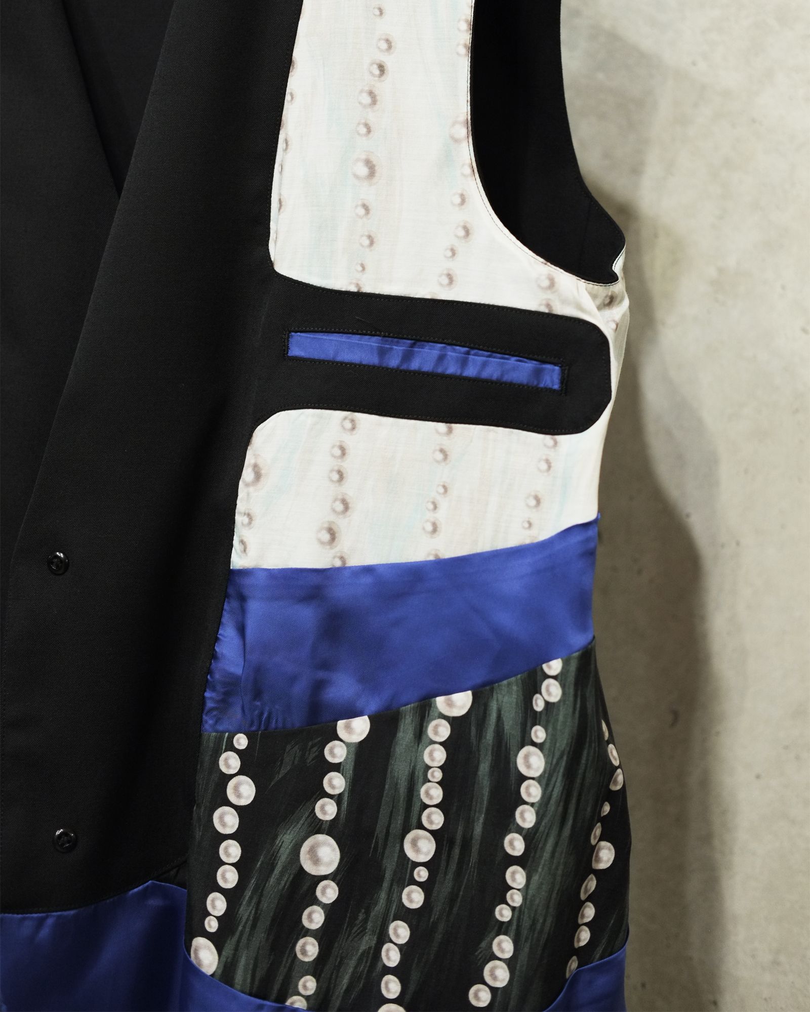 No sleeve vest