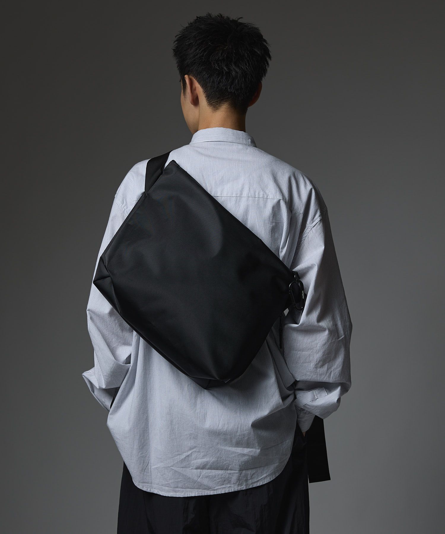 NYLON MESSENGER BAG (M) / ナイロン メッセンジャーバッグ / ブラック / MTM-BG-0320-26-A