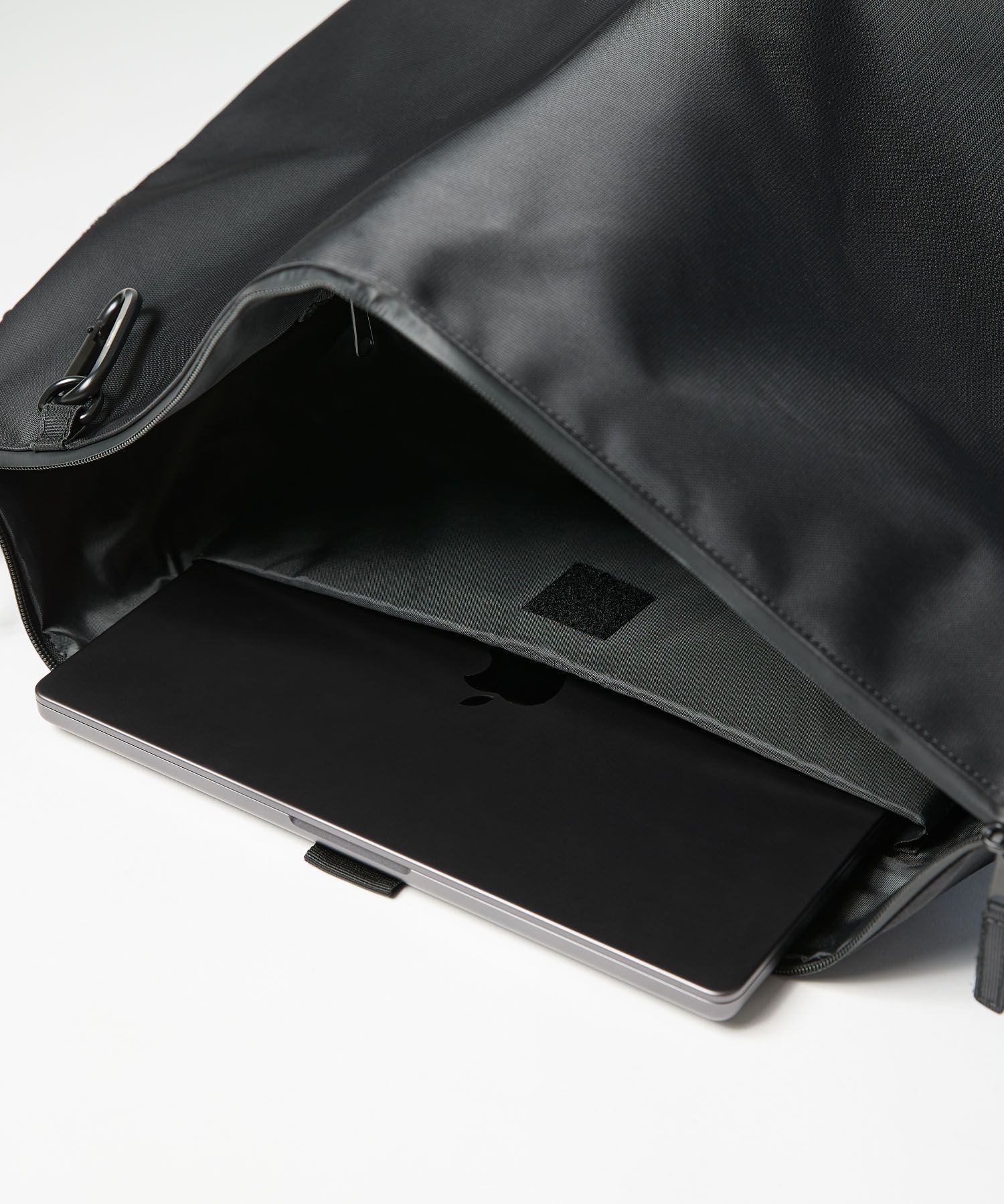 NYLON MESSENGER BAG / ナイロン メッセンジャーバッグ / ブラック /  MTM-BG-0104-23-A