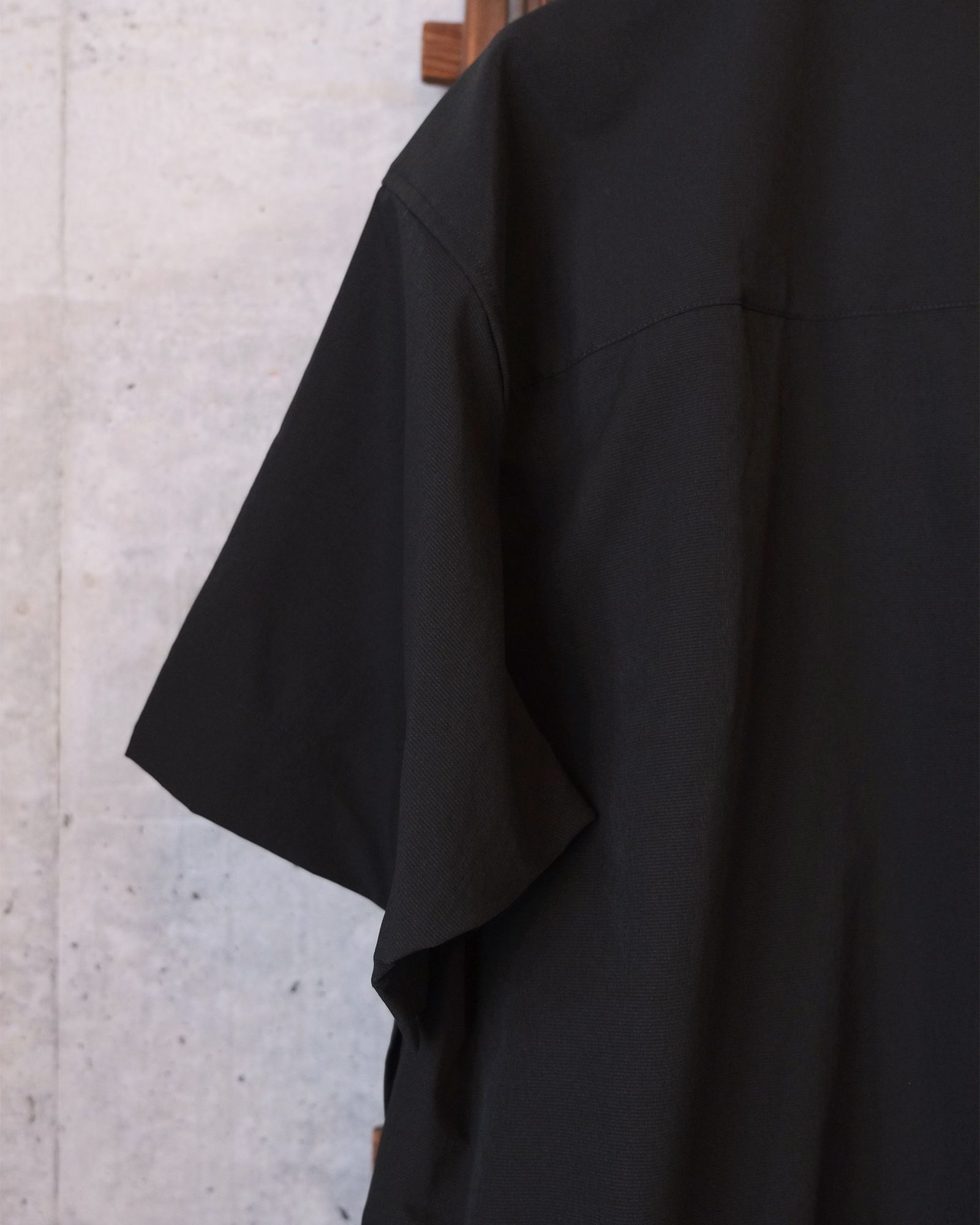 Breathable Side Slit S/S SH / ショートスリーブ シャツ / ブラック / MW-SH26105