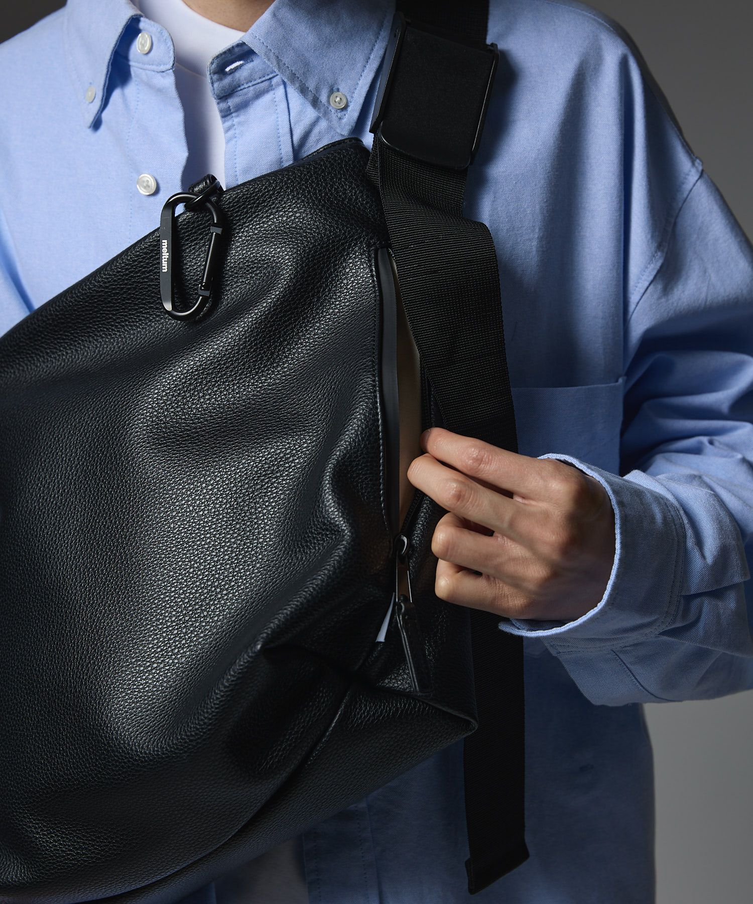 LEATHER MESSENGER BAG (M)/ レザー メッセンジャーバッグ / ブラック /  MTM-BG-0382-25-D