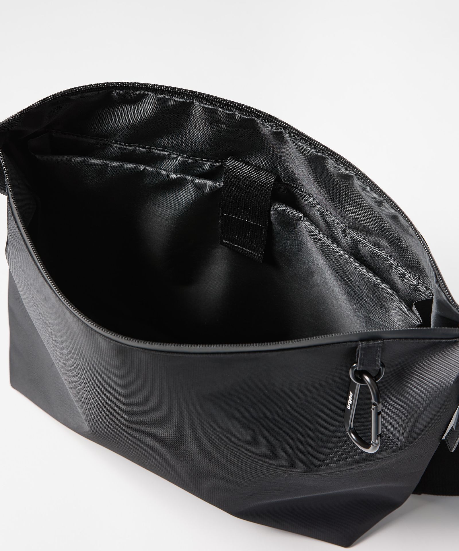 NYLON MESSENGER BAG (M) / ナイロン メッセンジャーバッグ / ブラック / MTM-BG-0320-26-A