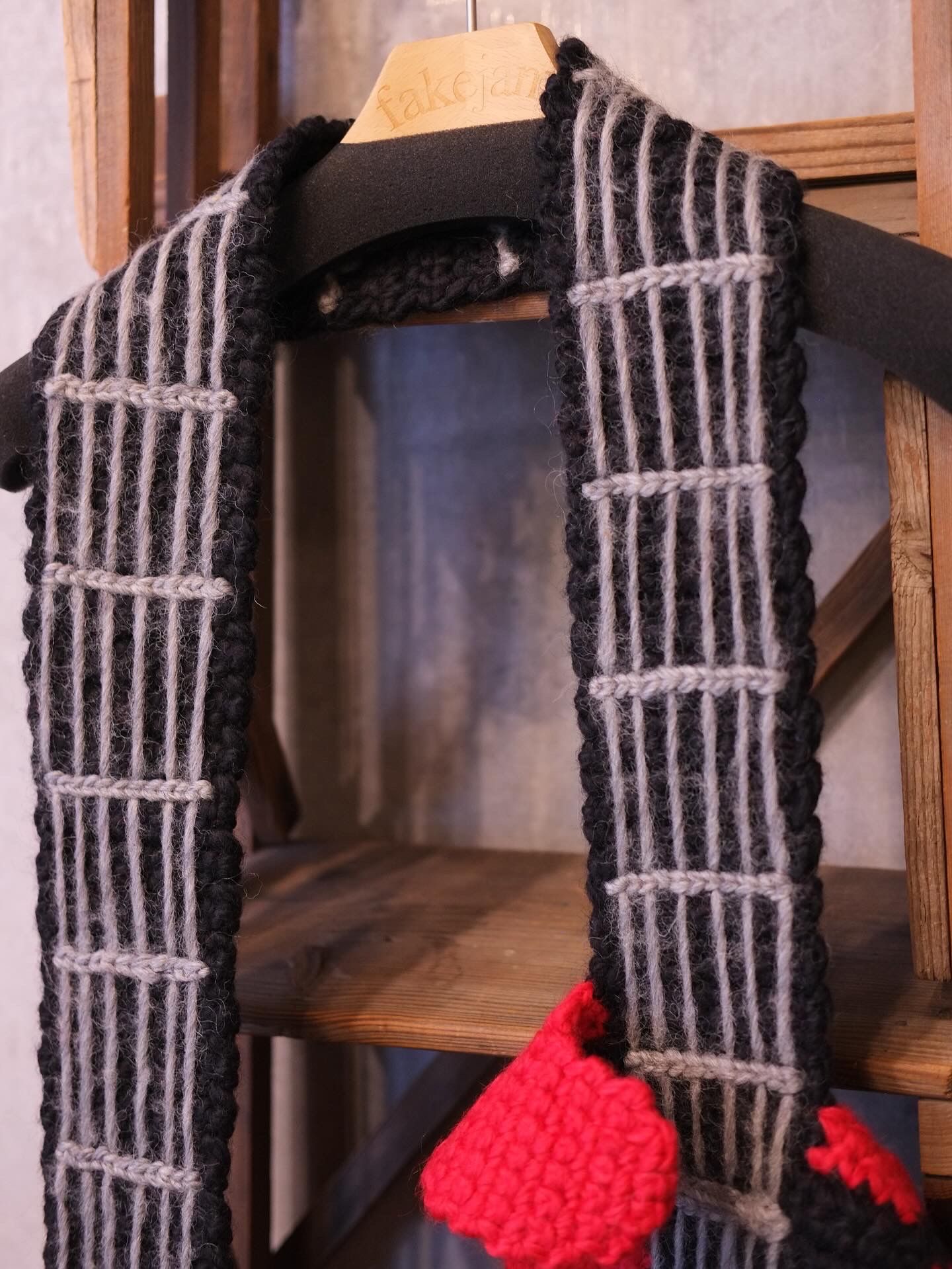 Tomodachi Guitter Muffler